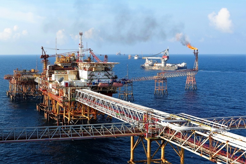 Petrovietnam khai thác dầu thô vượt sản lượng giữa xung đột Trung Đông