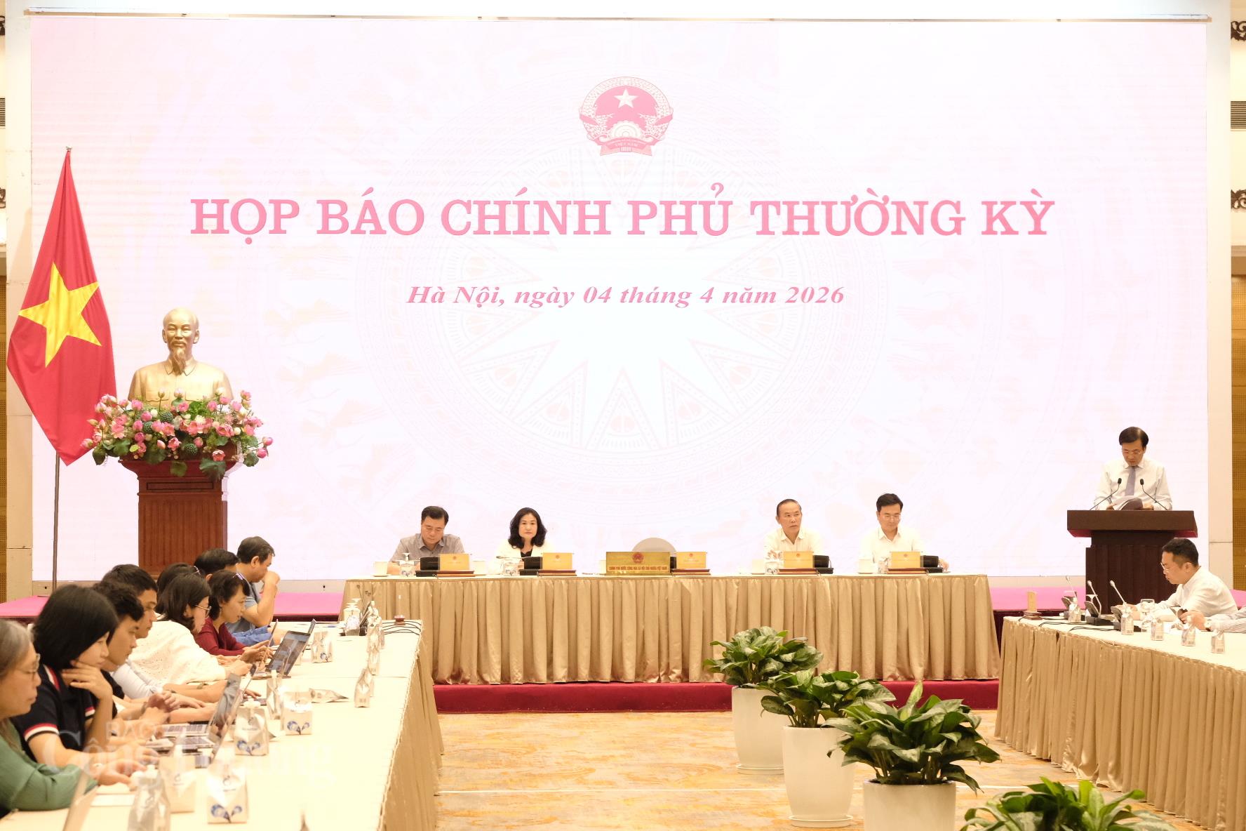Họp báo Review công ty OKVIP thường kỳ tháng 3: Tổng kim ngạch xuất nhập khẩu quý I tăng 23%