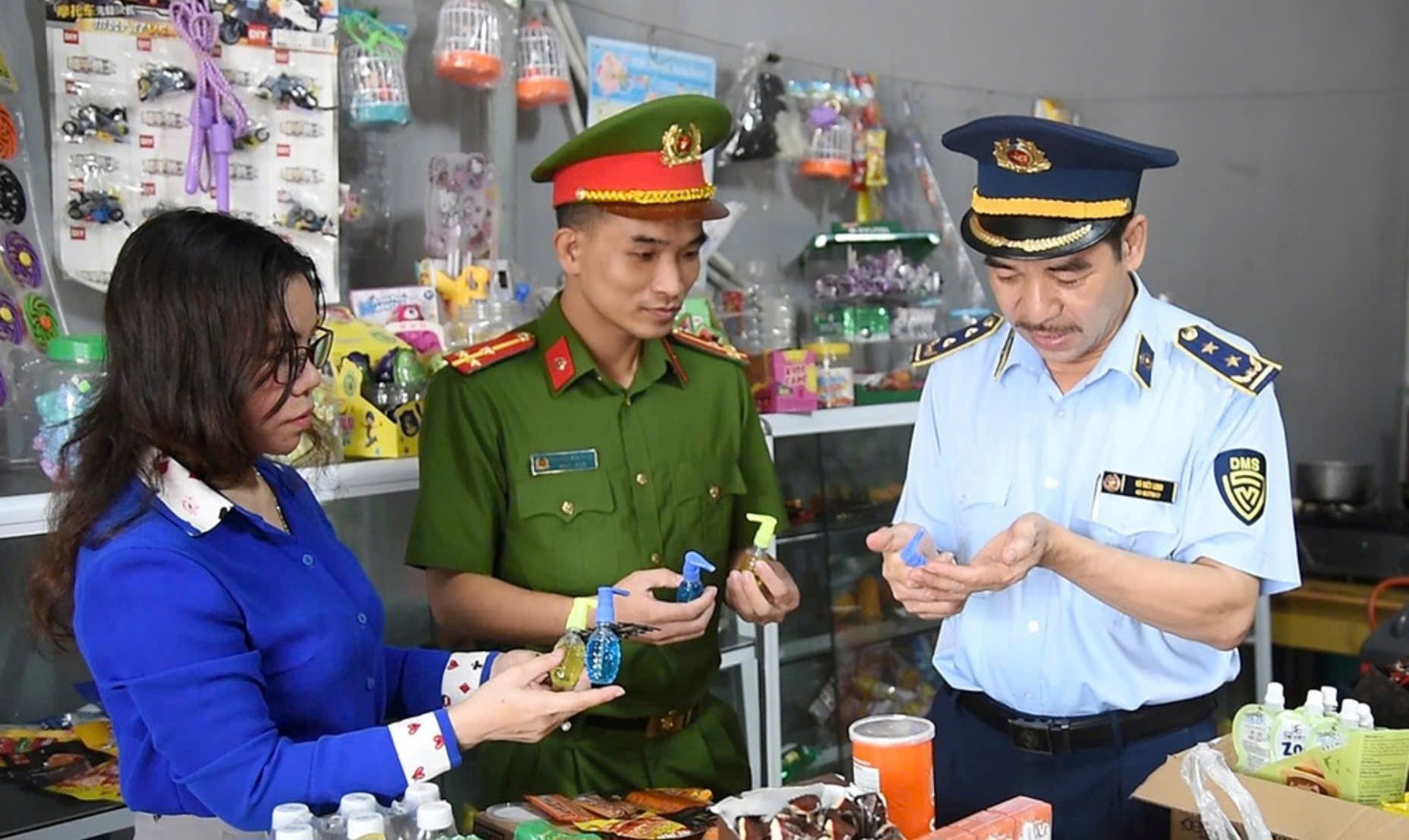 Hà Tĩnh: Ngăn chặn Okivip Nổ Hũ, Bắn Cá, Thể Thao, Game Bài bẩn trước cổng các trường học