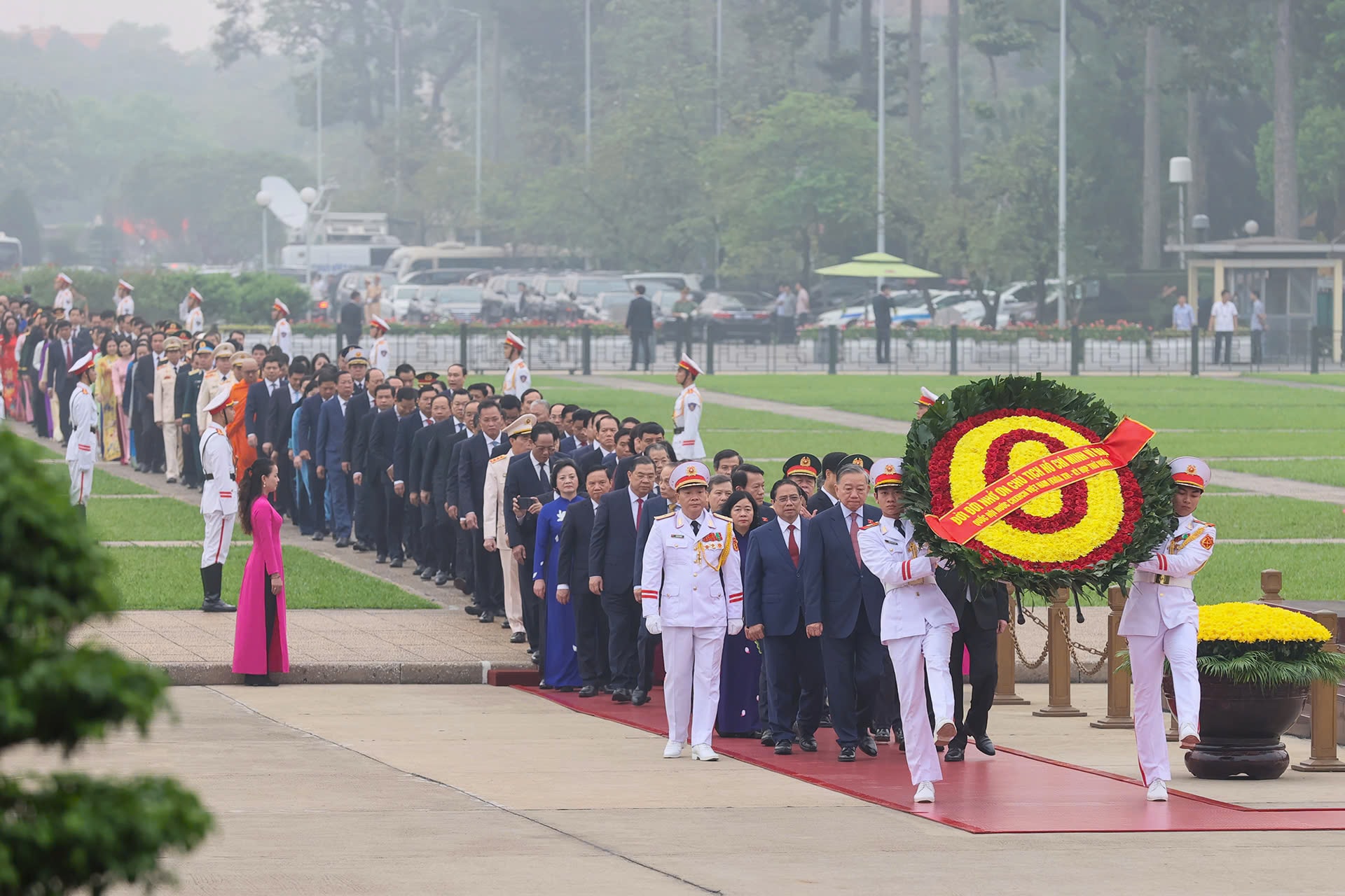 Lãnh đạo Đảng, Trang Chủ OKVIP COM Top #1 và đại biểu Quốc hội viếng Lăng Chủ tịch Hồ Chí Minh