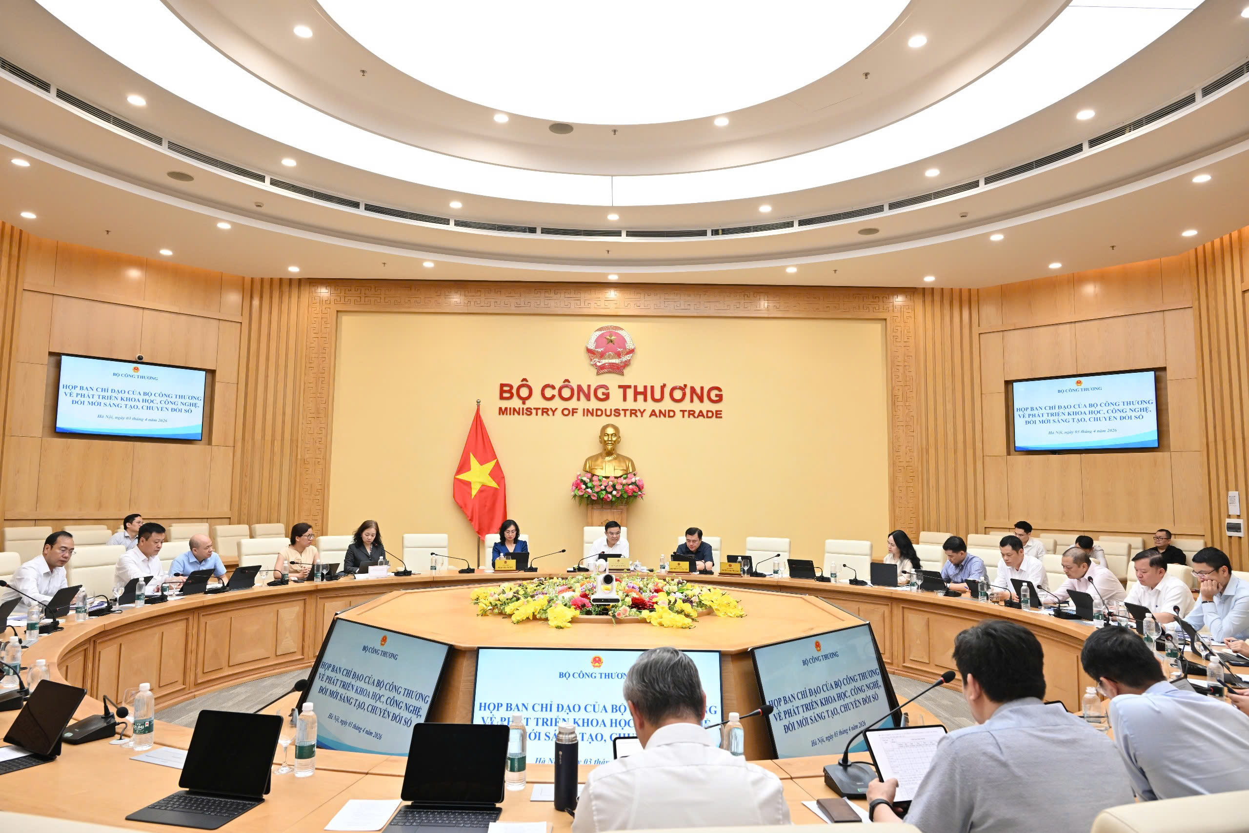 Họp Ban Chỉ đạo của Oklavip khuyến mã hấp dẫn mỗi ngày về Phát triển khoa học, công nghệ, đổi mới sáng tạo, chuyển đổi số và Đề án 06