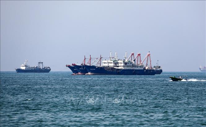 Bất ngờ tàu chở dầu nước ngoài đầu tiên qua Hormuz sau lệnh ngừng bắn