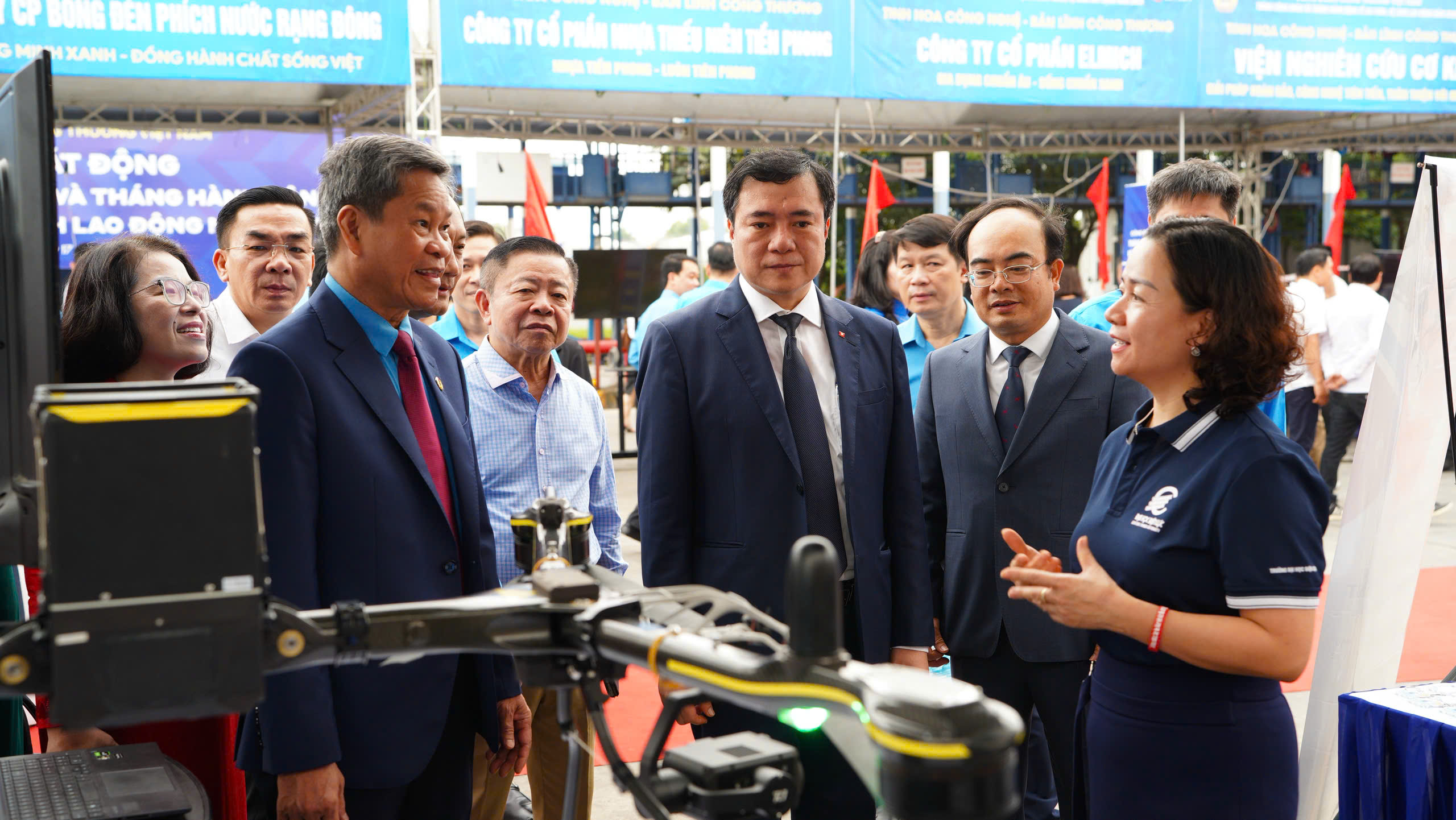 Thứ trưởng Nguyễn Sinh Nhật Tân dự lễ phát động Tháng Công nhân năm 2026