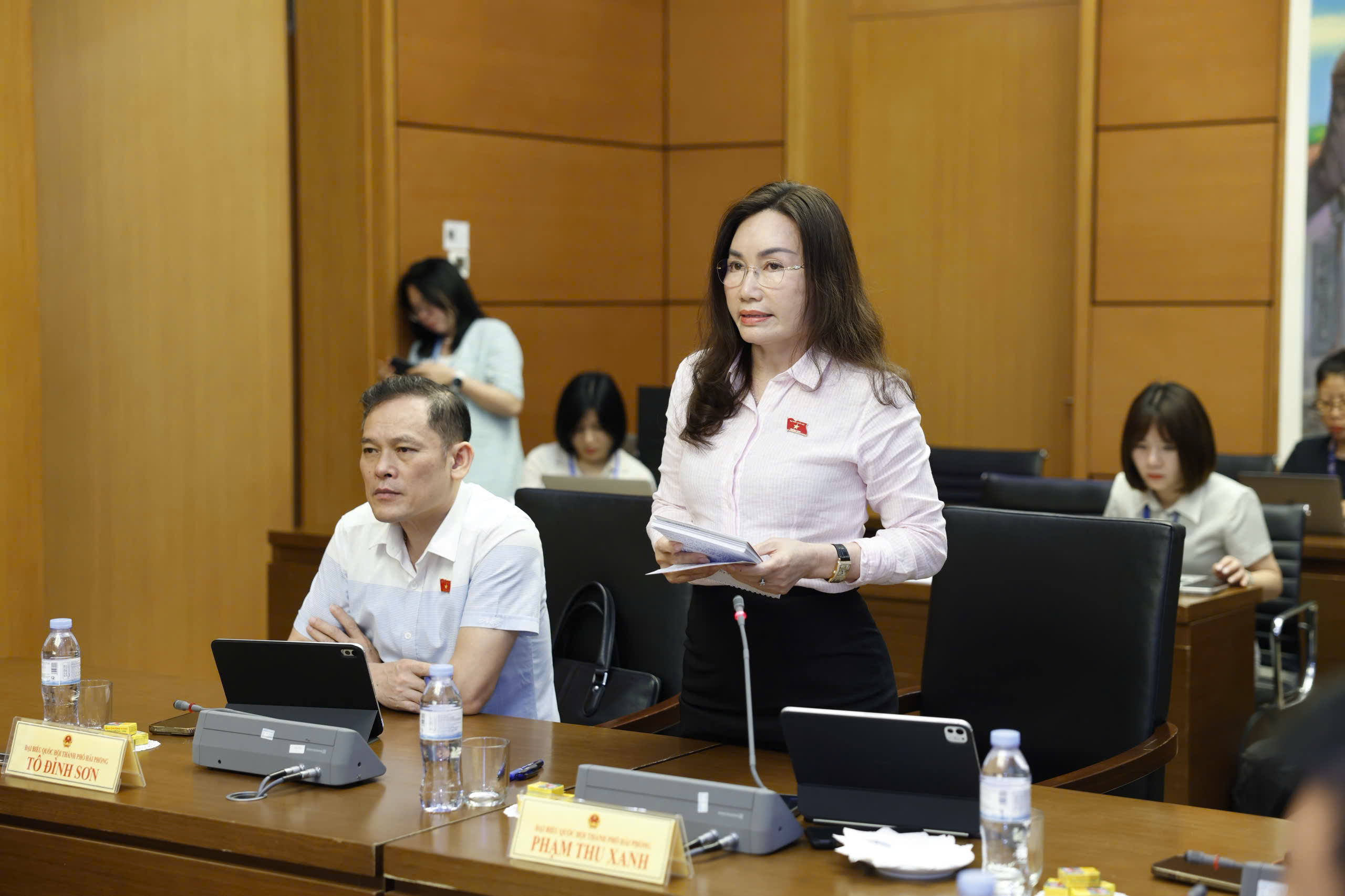 Ưu đãi thuế cho xe điện phải đi đôi với gỡ điểm nghẽn về hạ tầng