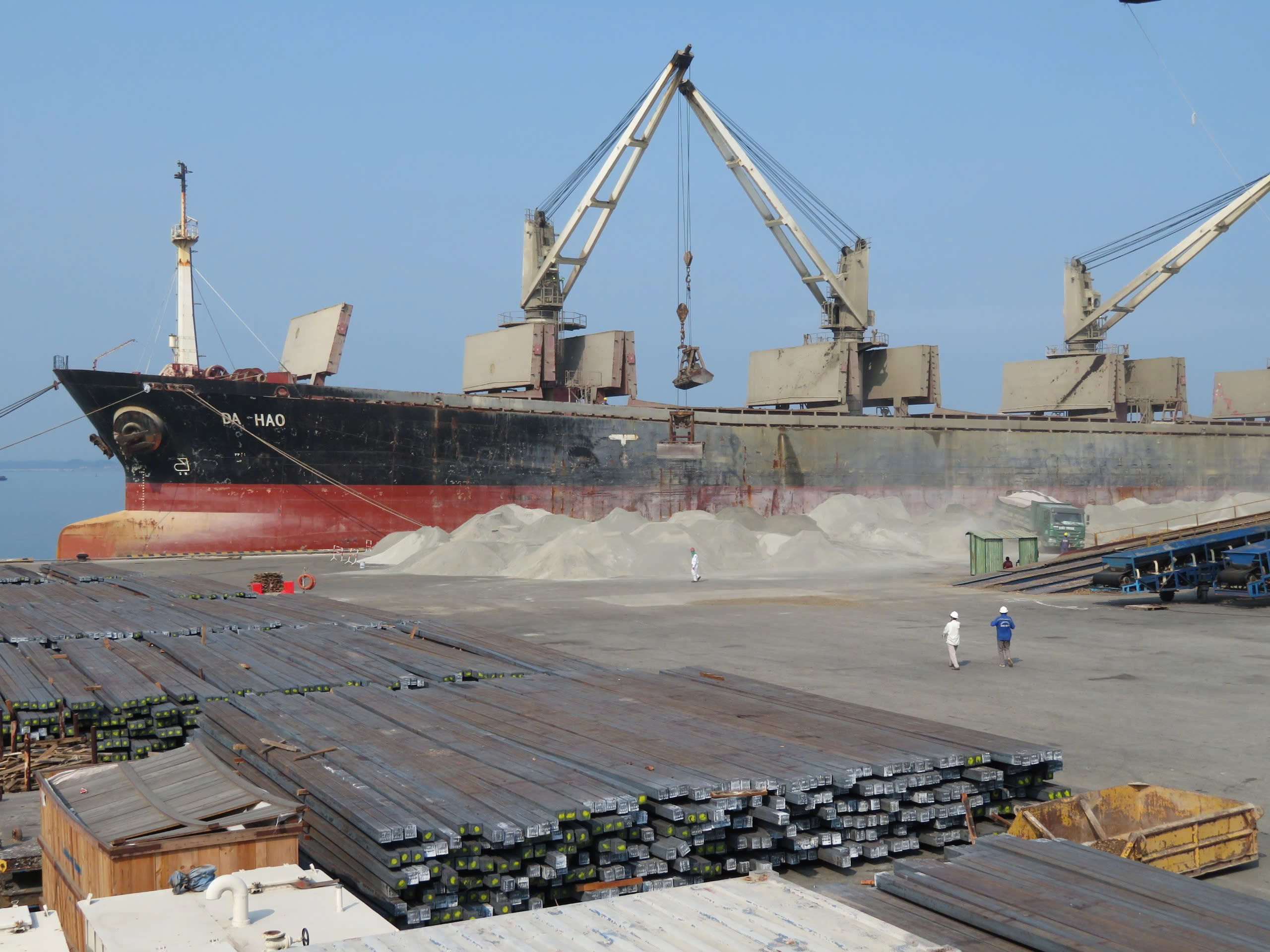 Quảng Ngãi tăng tốc liên kết công nghiệp – logistics