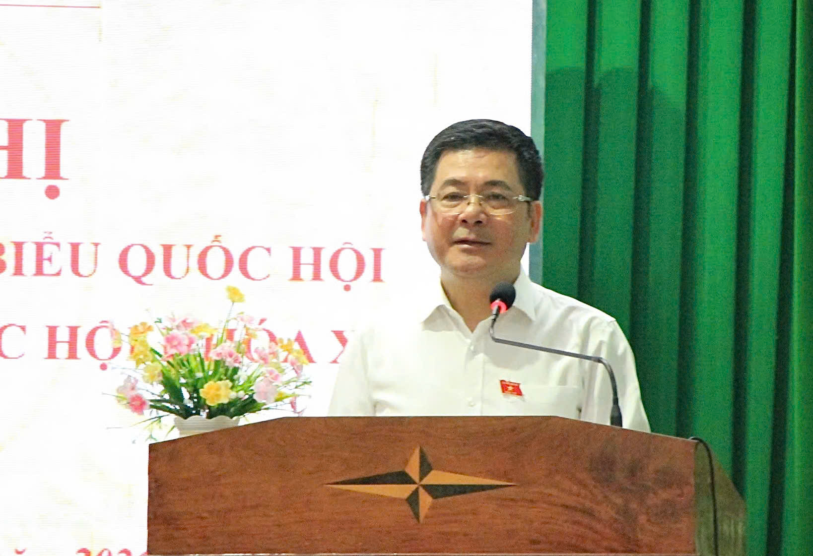 Phó Chủ tịch Quốc hội Nguyễn Hồng Diên tiếp xúc cử tri tại Gia Lai