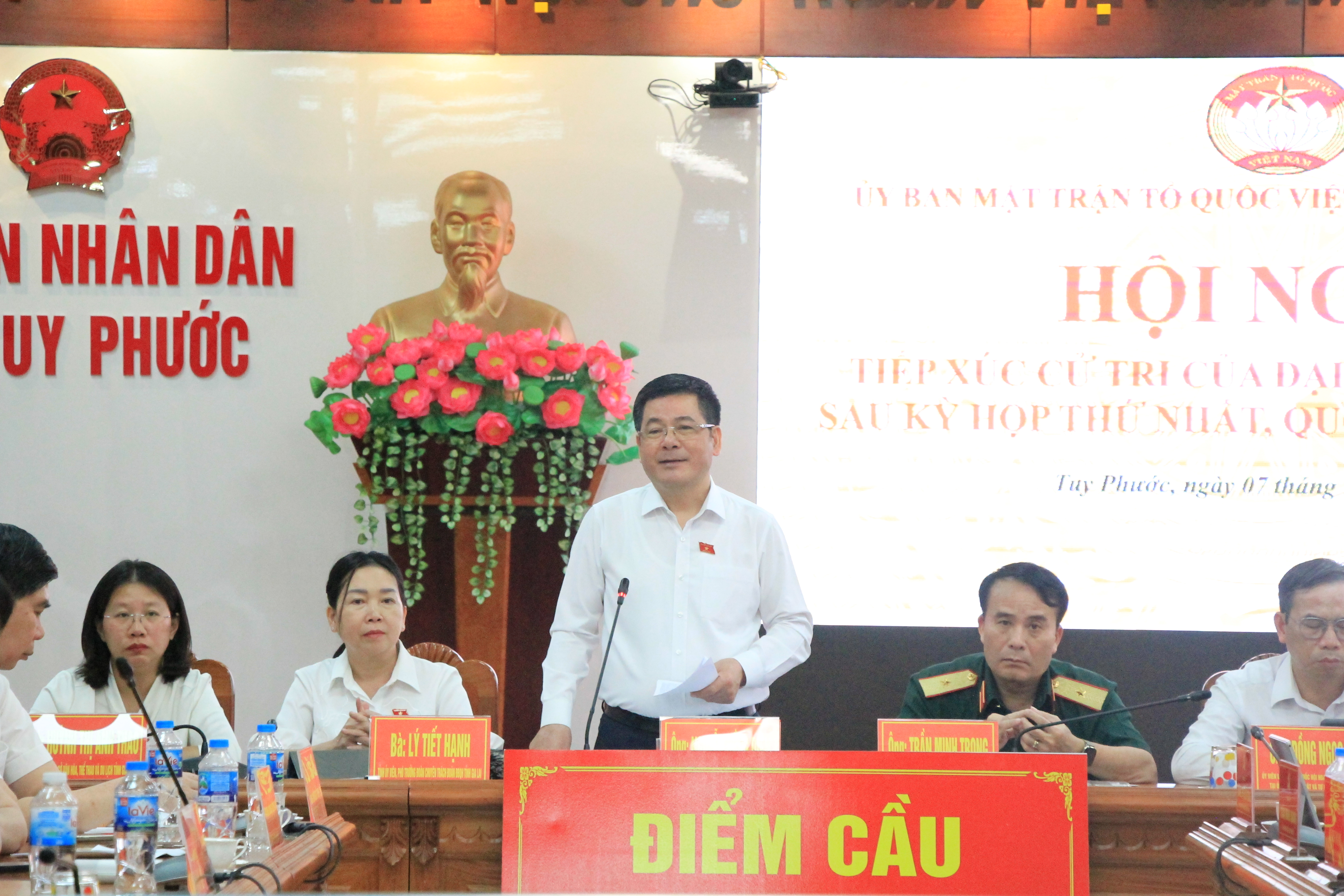 Phó Chủ tịch Quốc hội Nguyễn Hồng Diên tiếp xúc cử tri Gia Lai
