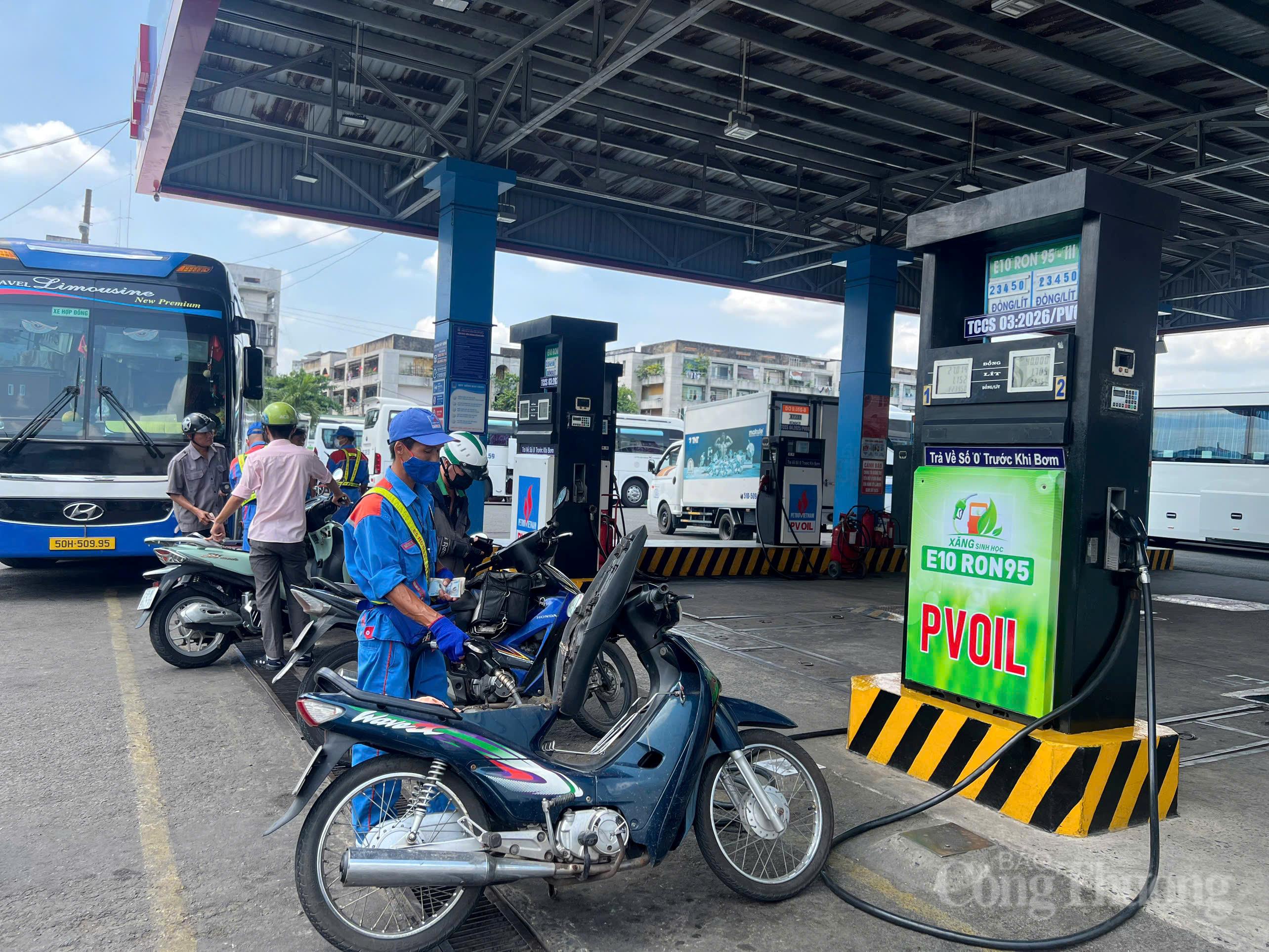 Người dân TP. Hồ Chí Minh hào hứng chuyển sang dùng xăng sinh học E10