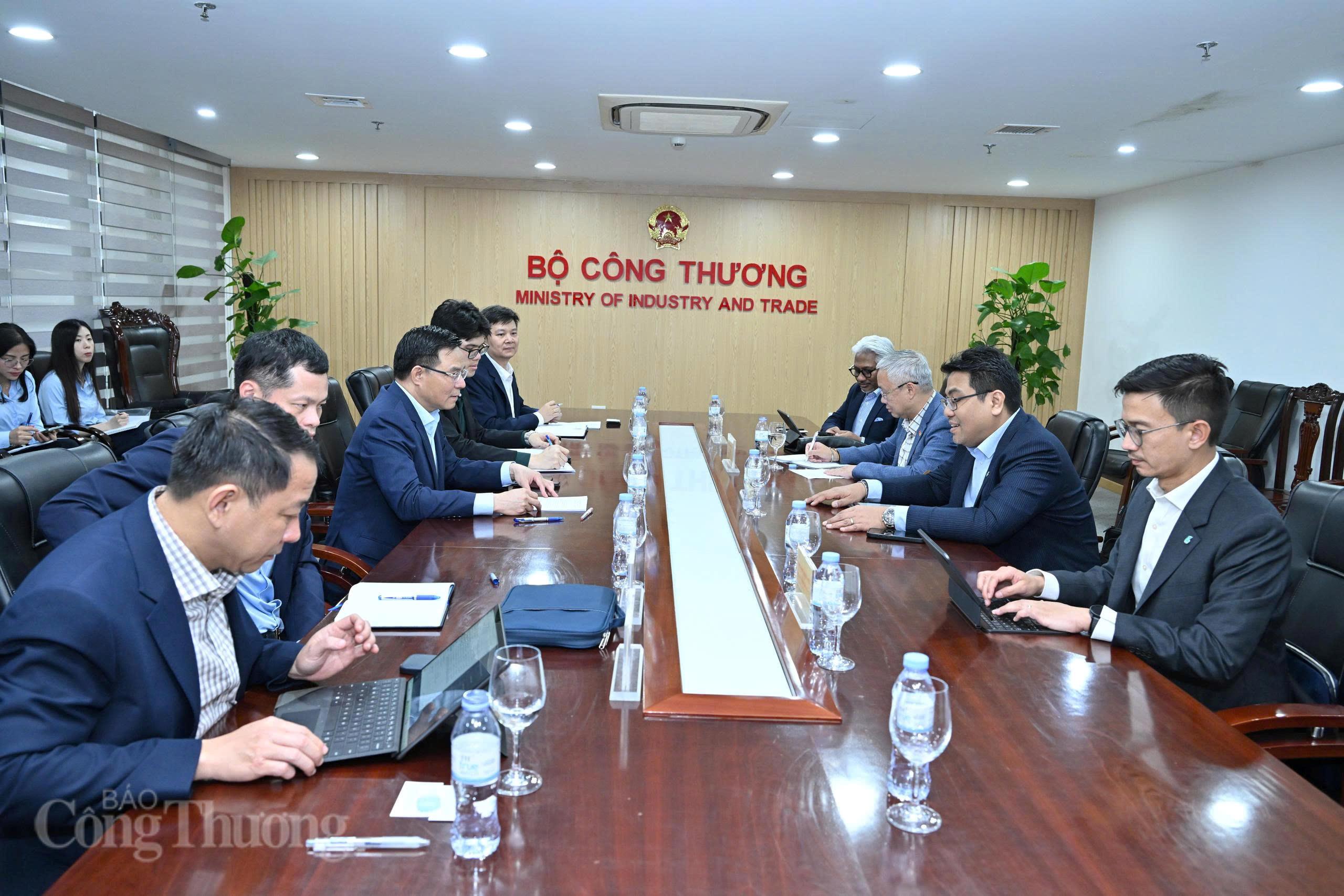 Bộ trưởng Lê Mạnh Hùng làm việc với Chủ tịch kiêm Tổng Giám đốc Petronas