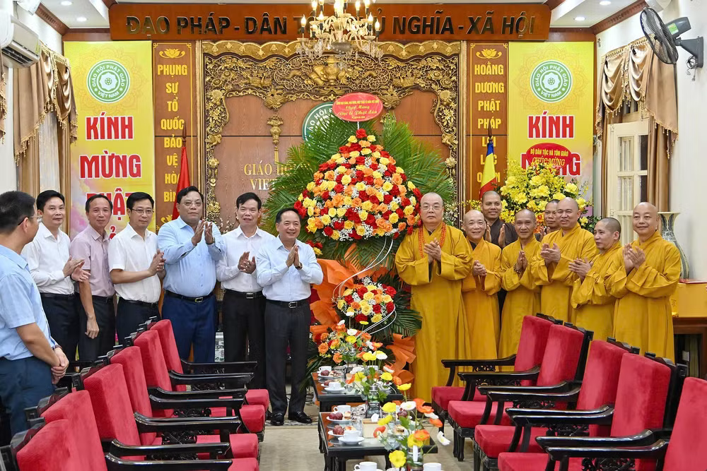 Đồng chí Trịnh Văn Quyết thăm, chúc mừng Trung ương Giáo hội Phật giáo Việt Nam