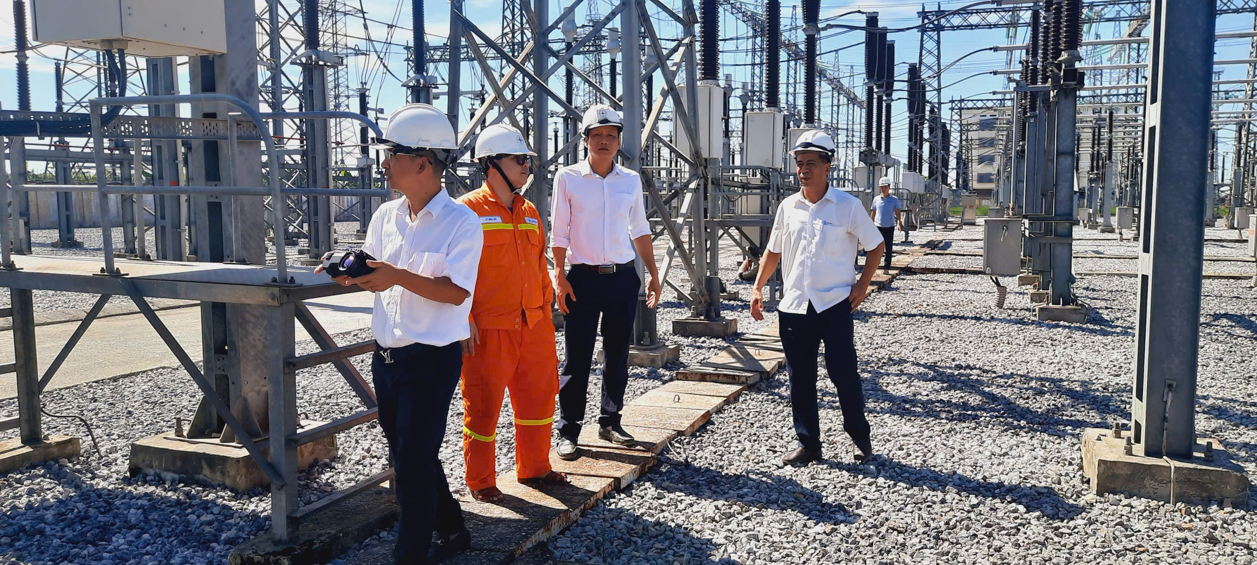 Giữ dòng điện thông suốt giữa áp lực phụ tải tăng cao do nắng nóng