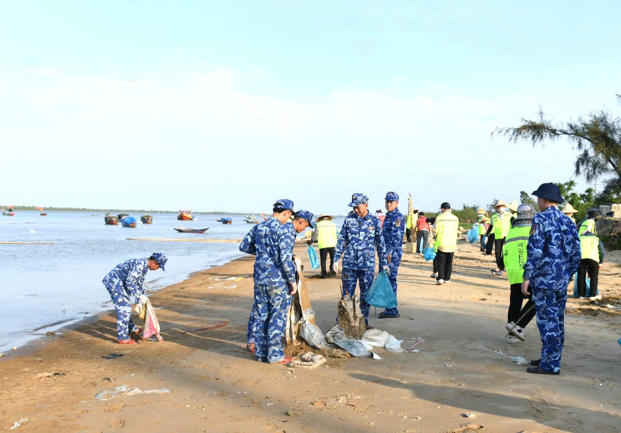 Tuổi trẻ Cảnh sát biển lan tỏa hoạt động bảo vệ môi trường
