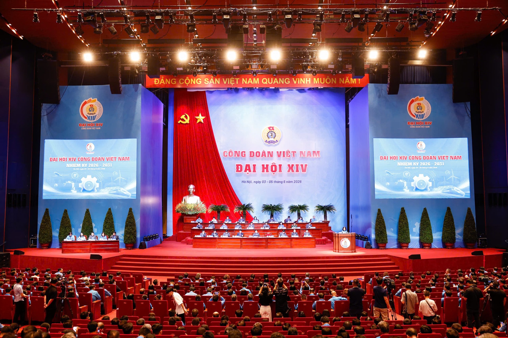 Sáng nay (4/6) diễn ra phiên trọng thể Okvip69.com bán cá nổ hủ XIV Công đoàn Việt Nam
