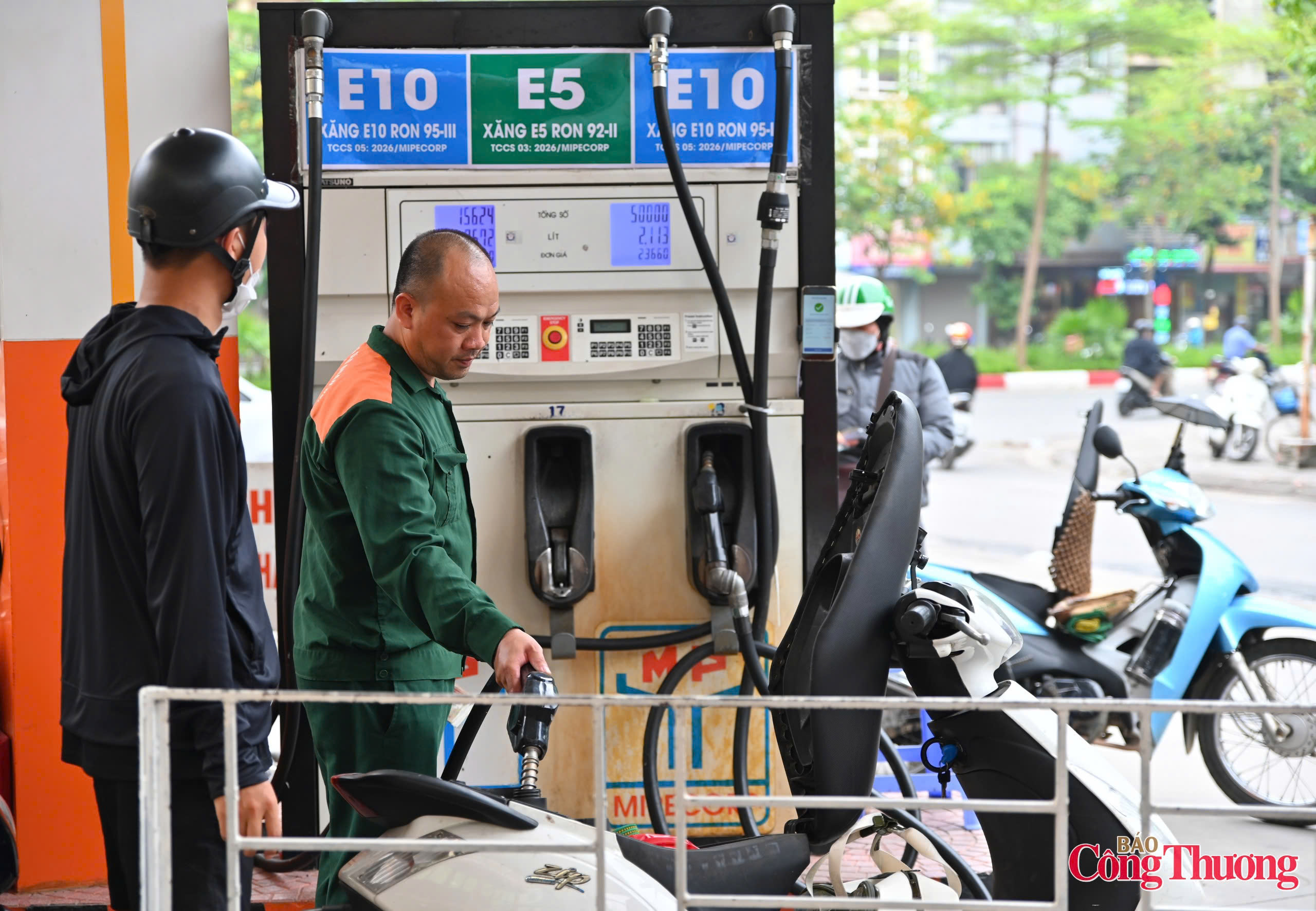 Xăng E10: Xu hướng tất yếu của giao thông xanh