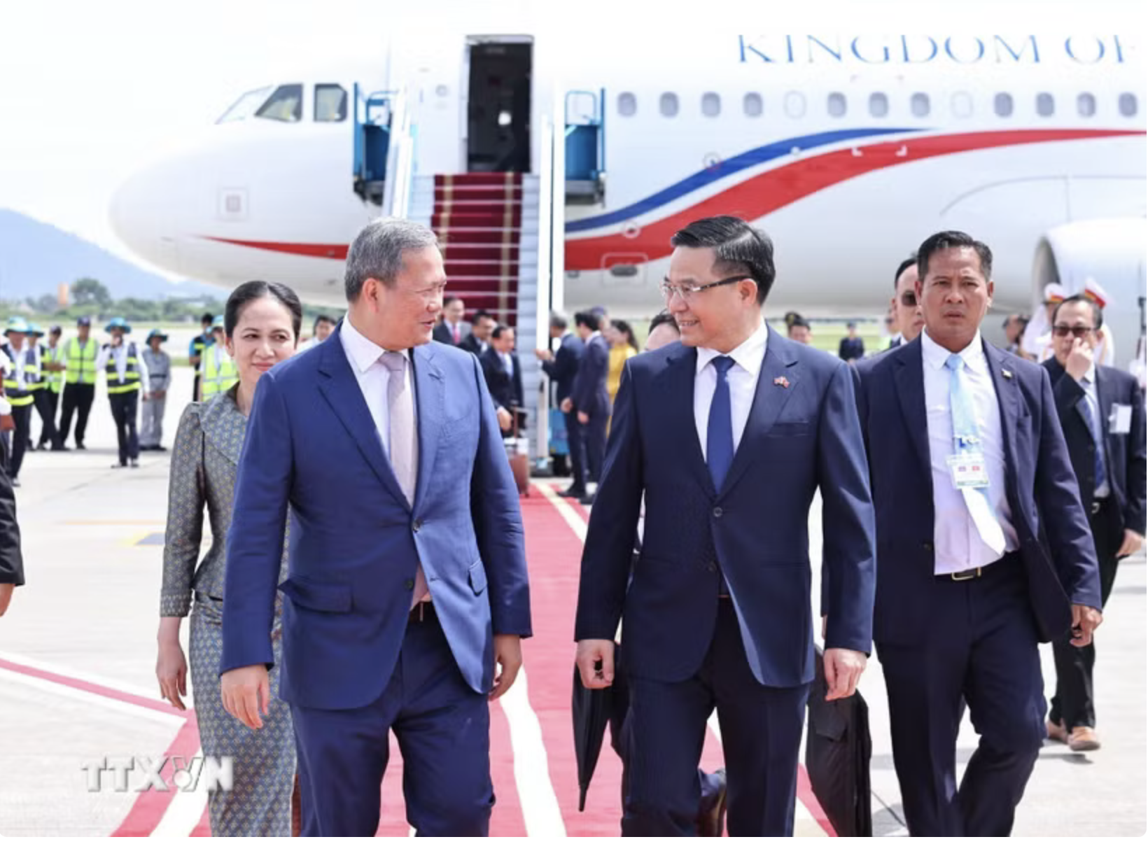 Thủ tướng Campuchia đến Hà Nội, bắt đầu thăm chính thức Việt Nam và dự AFF 2026
