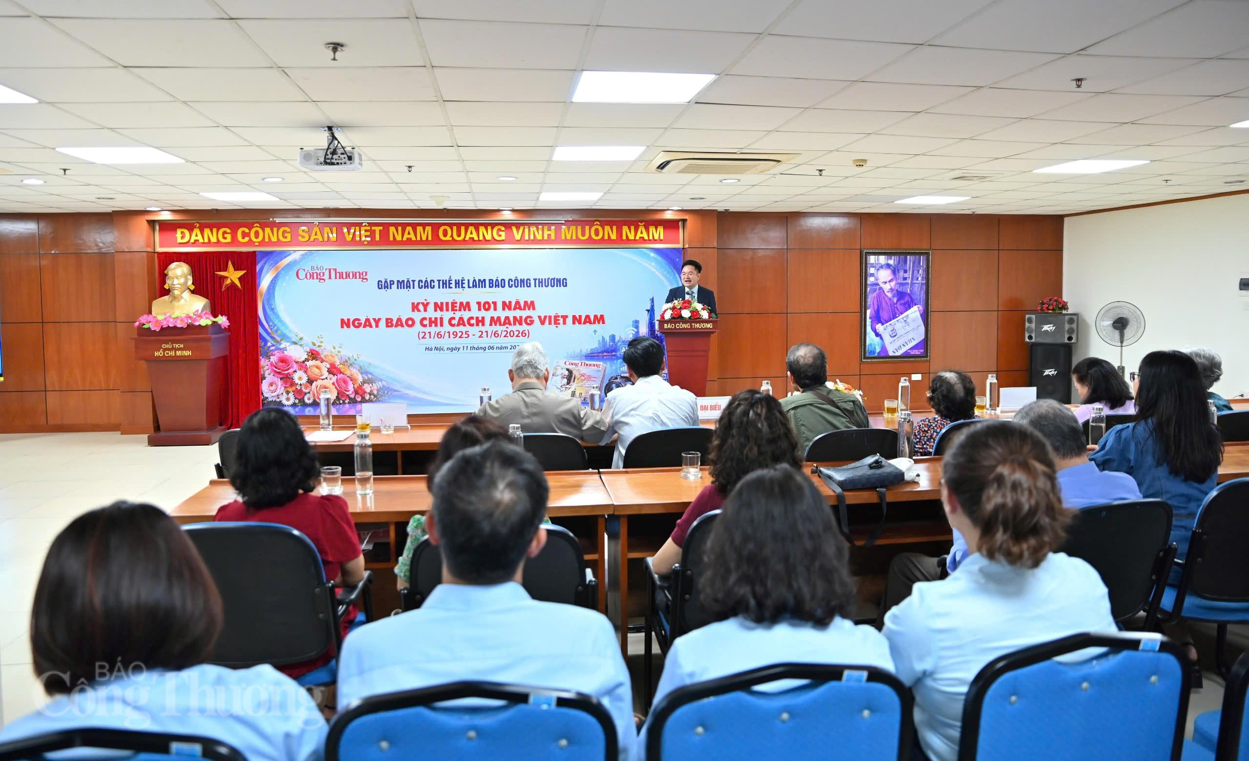 Ngọn lửa nhiệt huyết thắp sáng chặng đường phát triển Báo Công Thương