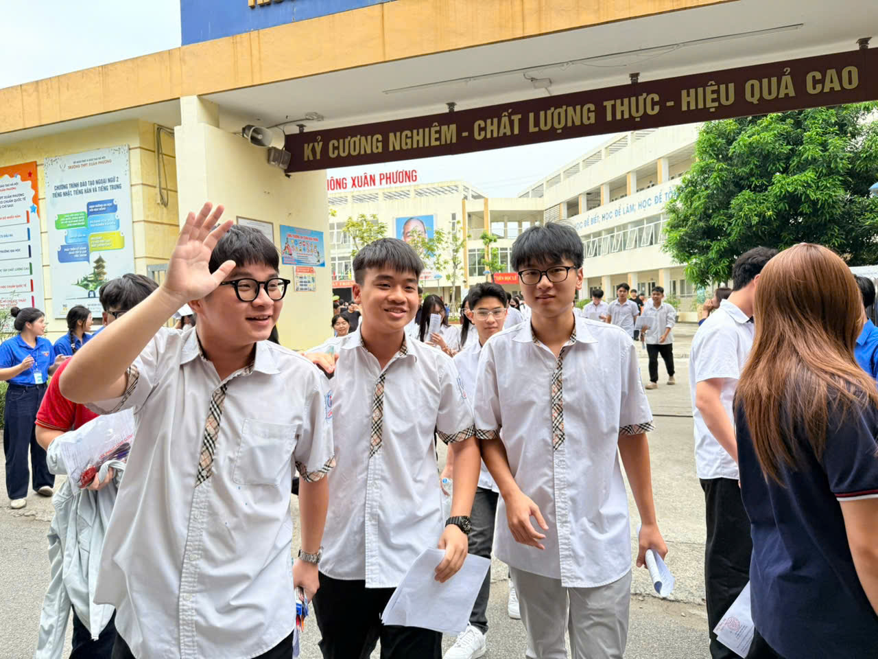 Đề thi Tiếng Anh: Ngữ liệu 'dễ thở' nhưng yêu cầu suy luận 'khó thở'