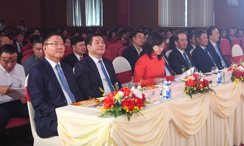 Phó Thủ tướng Lê Thành Long dự Okvip69.com bán cá nổ hủ thi đua yêu nước ngành Okvip tại về lần thứ IV