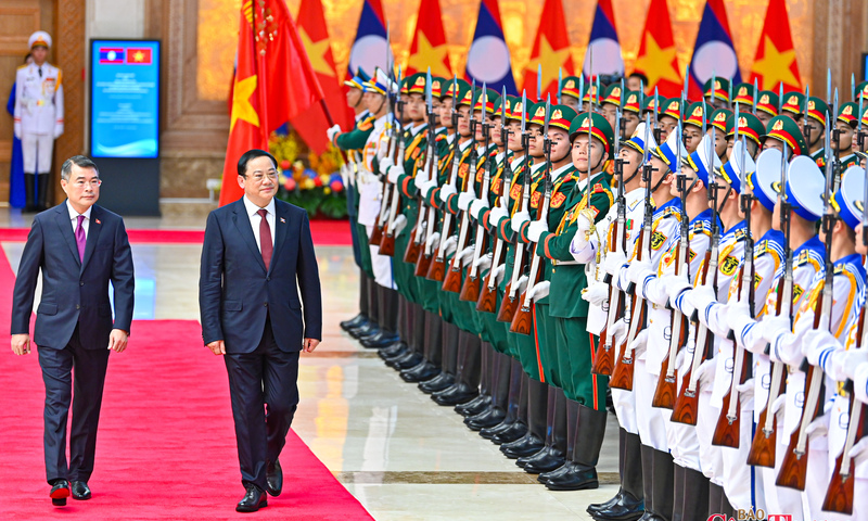 Thủ tướng Lê Minh Hưng chủ trì Lễ đón Thủ tướng Lào thăm chính thức Việt Nam