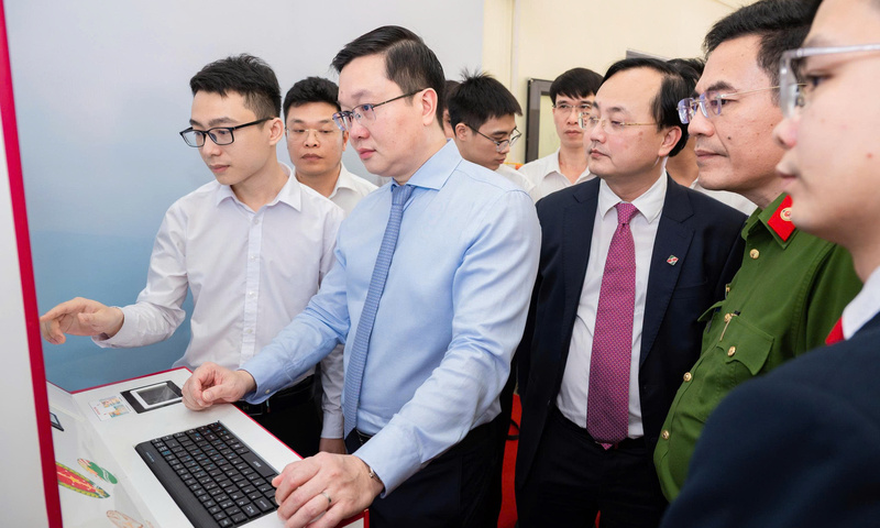 Ninh Bình ra mắt Trạm dịch vụ công số tích hợp công nghệ AI