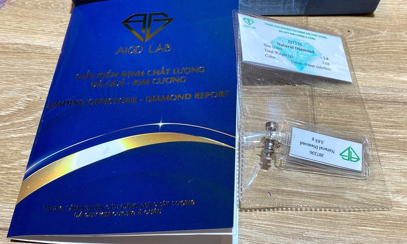 'Sóng gió' trên thị trường kim cương và niềm tin từ giấy giám định