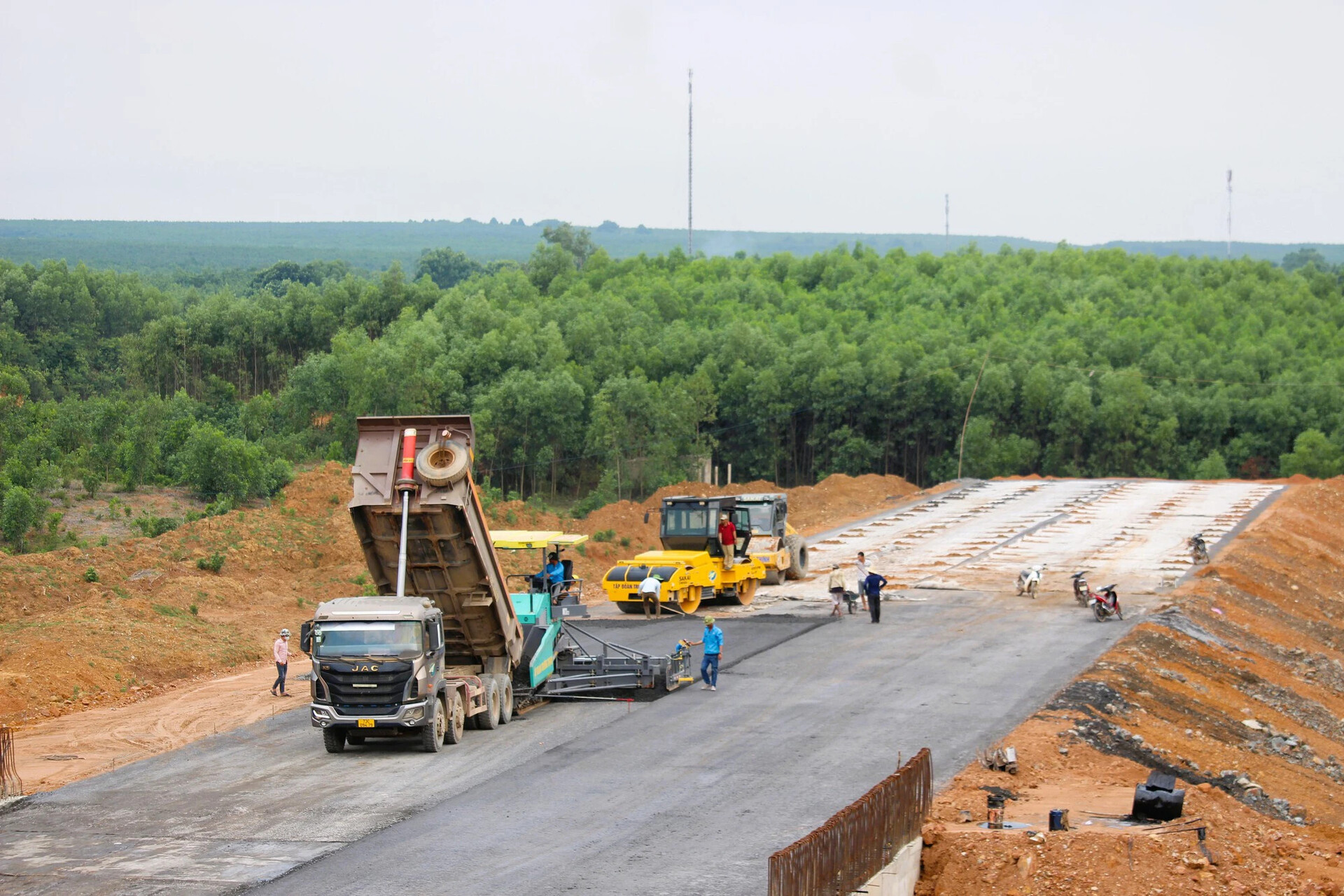 3.000 km cao tốc xuyên Việt - Đường Trường Sơn của tăng trưởng, hội nhập - 12