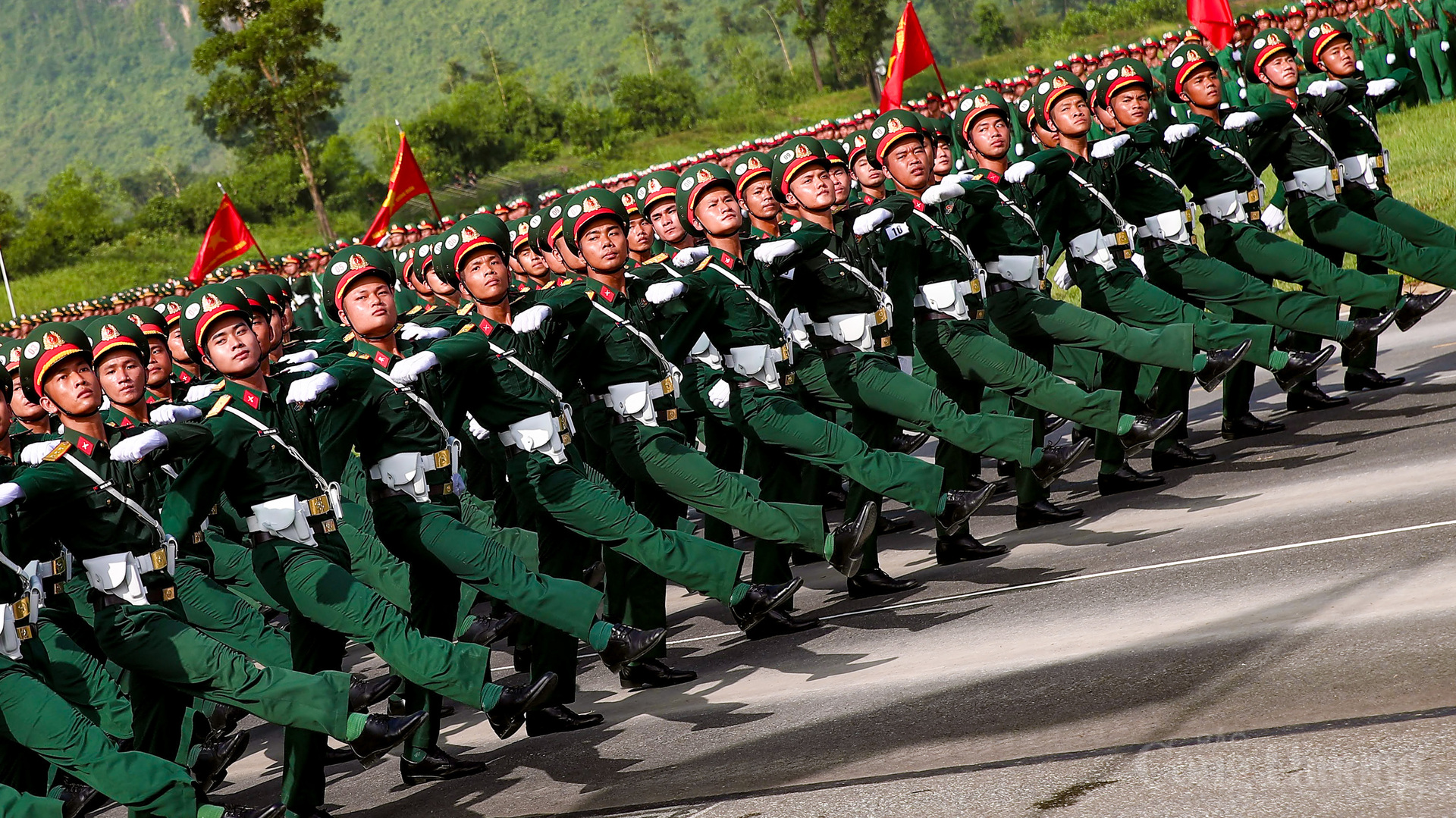 Giáo án huấn luyện dày đặc diễn ra trong thời điểm miền Bắc có diễn biến thời tiết khắc nghiệt đã khiến nhiều chiến sĩ gặp vấn đề về sức khỏe. Tuy nhiên, vượt lên trên tất cả, các cán bộ, chiến sĩ tham gia lễ diễu binh, diễu hành đã phát huy tinh thần trách nhiệm, vượt nắng thắng mưa, phấn đấu hoàn thành xuất sắc nhiệm vụ.