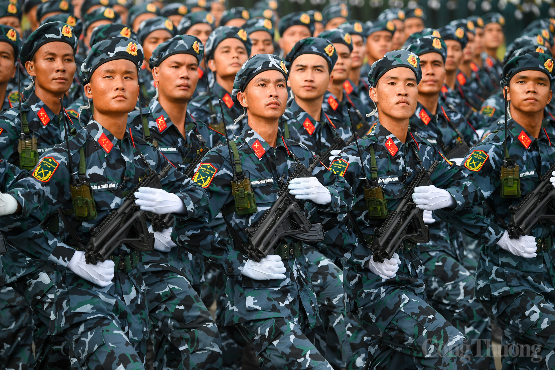 Theo Ban tổ chức, các khối đi bộ động tác cá nhân; đội hình hàng ngang, hàng dọc tương đối đều, đẹp, thống nhất.