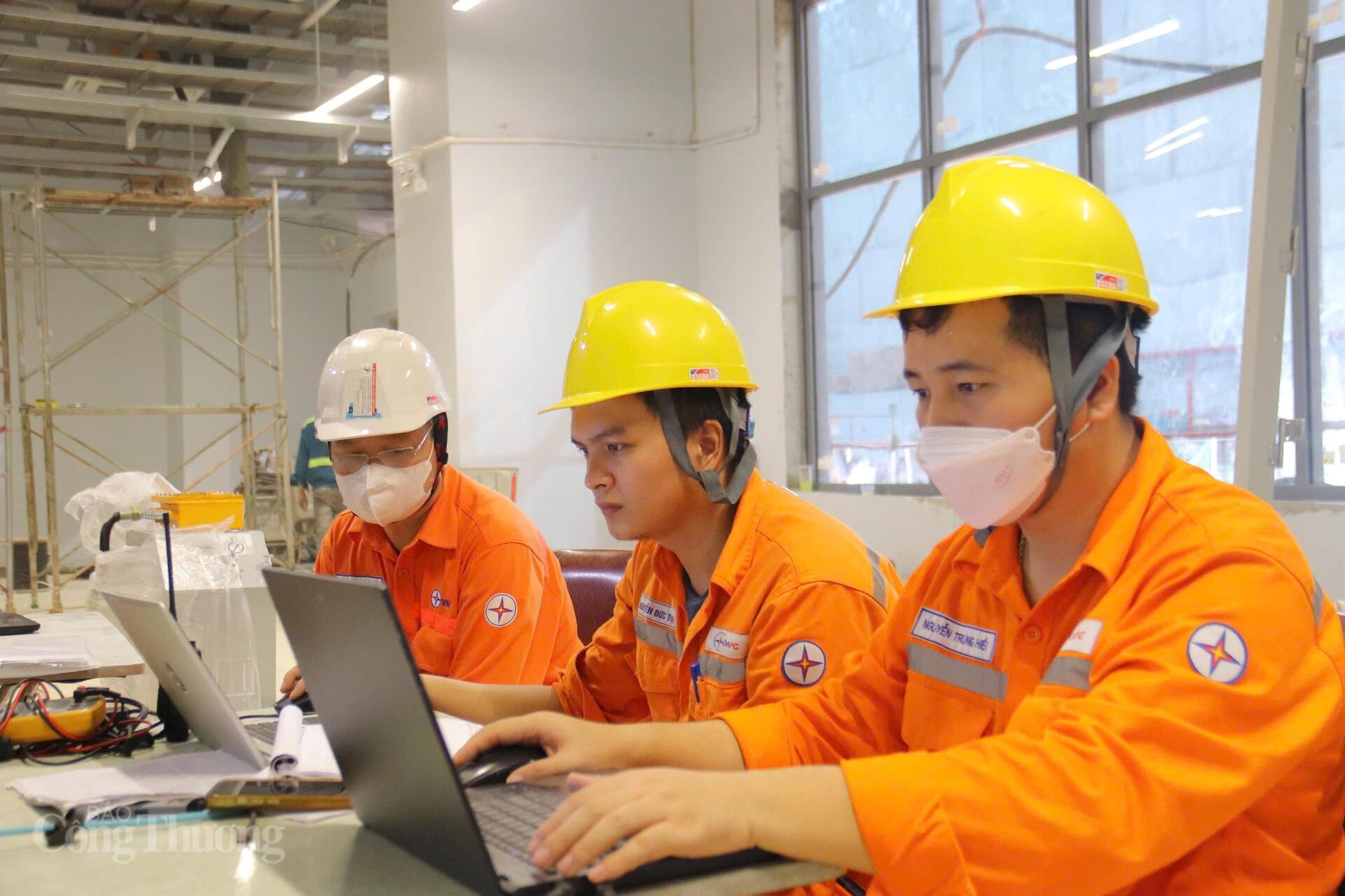 Đội ngũ kỹ sư đang tăng tốc thí nghiệm cho Dự án, bảo đảm thông số kỹ thuật trước khi đưa vào vận hành. Ảnh: Thanh Tuấn