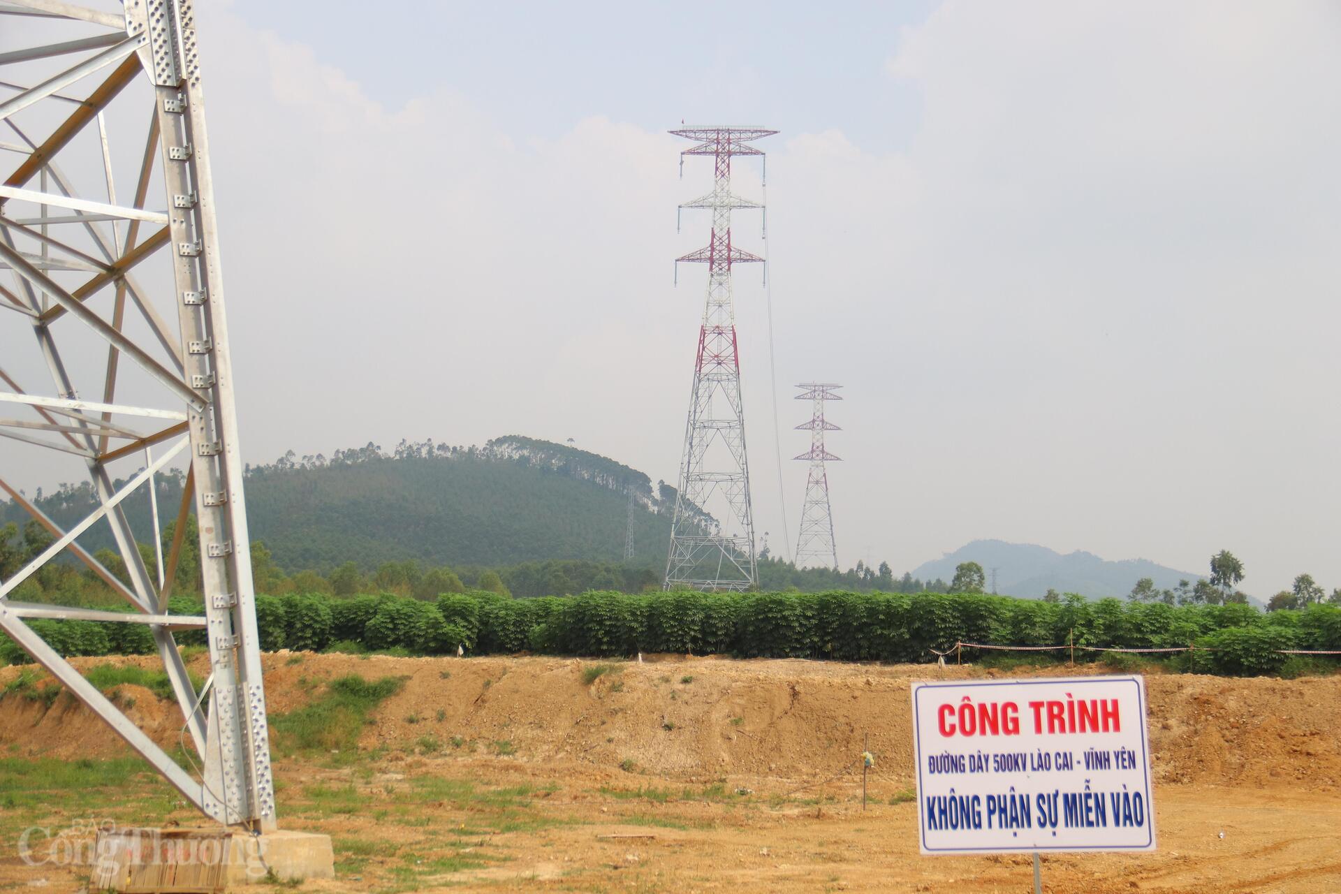 Dự án đường dây 500kV Lào Cai - Vĩnh Yên đang được đẩy nhanh tiến độ, các mũi thi công đồng loạt triển khai, bảo đảm hoàn thành đúng kế hoạch đề ra. Ảnh: Thanh Tuấn