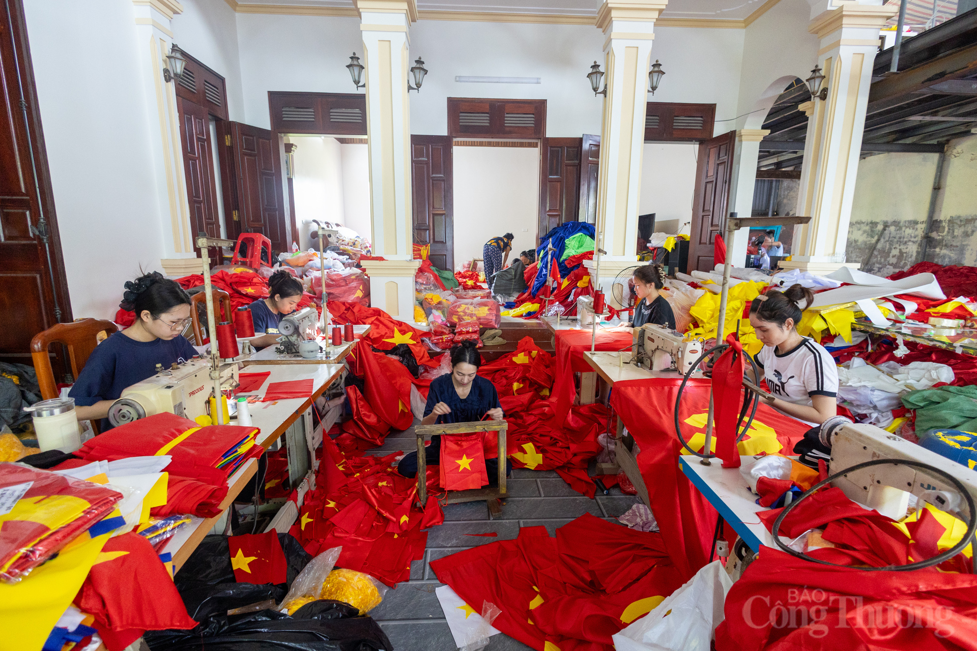 Có mặt tại xưởng sản xuất của gia đình ông Nguyễn Văn Phục, hàng chục công nhân, cùng máy móc liên tục Ok88vip tỷ lệ kèo World Cup 2026, để đáp ứng nhu cầu tăng cao khi lễ Quốc khánh 2/9 đến gần.