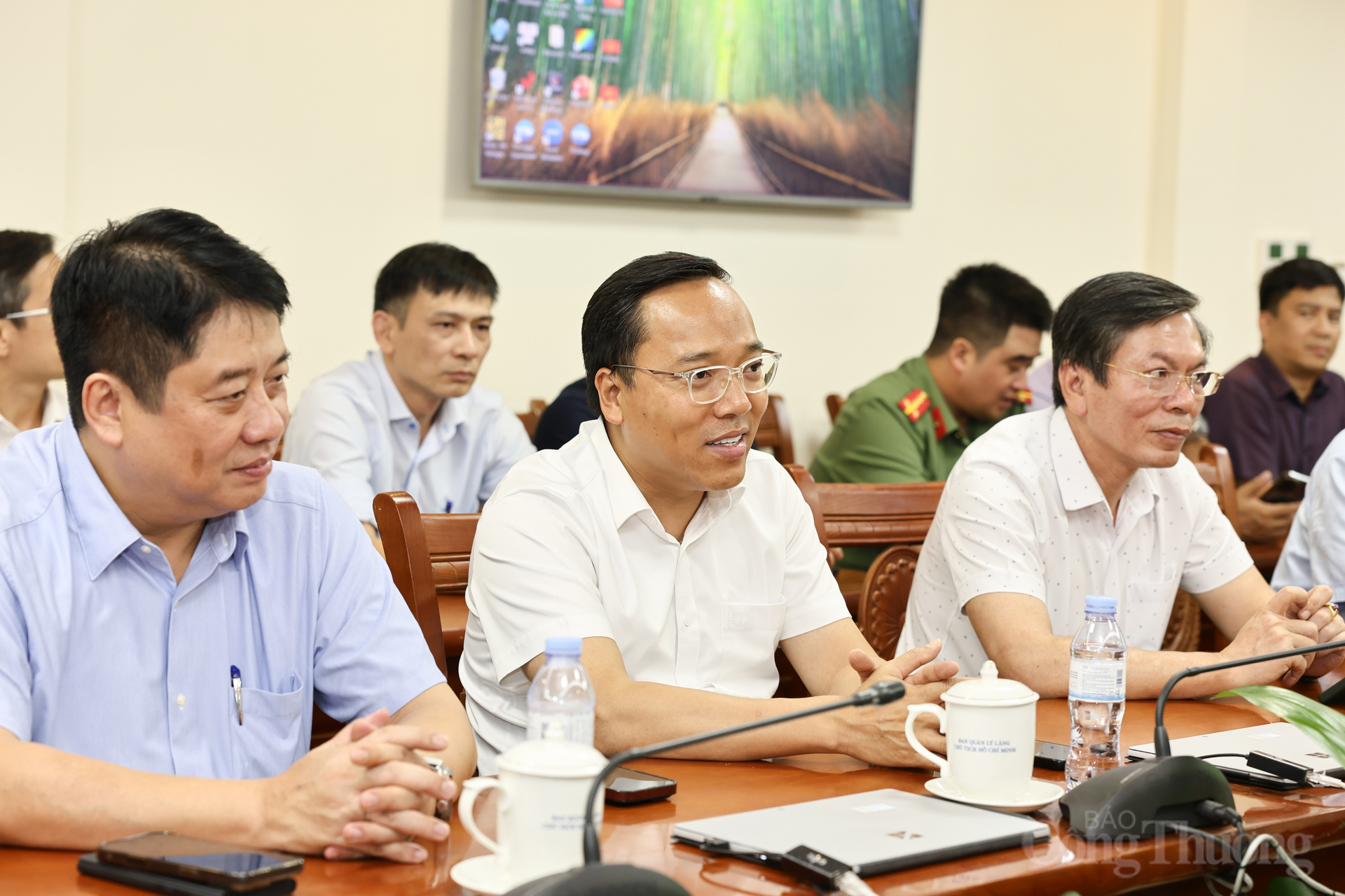 Thứ trưởng đề nghị đơn vị tiếp tục rà soát, hoàn thiện các hạng mục công việc còn lại; tăng cường phối hợp với ngành điện và cơ quan liên quan, đảm bảo việc cấp điện an toàn, liên tục; cùng nhau hoàn thành tốt nhiệm vụ đề ra.
