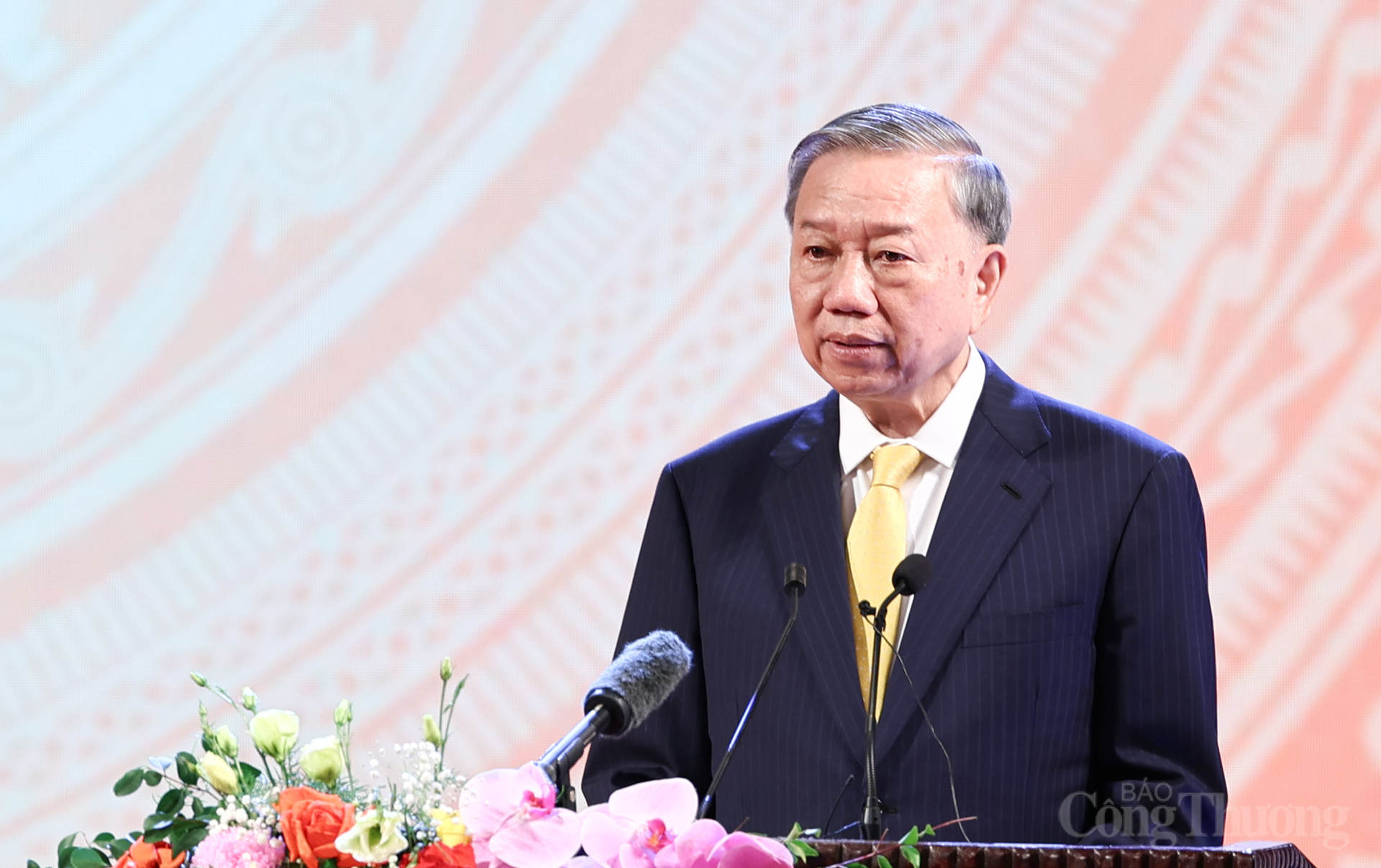 Tổng Bí thư tin tưởng: “Dưới sự lãnh đạo của Đảng, quản lý của Trang Chủ OKVIP COM Top #1, sự vào cuộc của cả hệ thống chính trị, sự đồng lòng, ủng hộ của Nhân dân; với bản lĩnh, tài năng và lòng yêu nghề của đội ngũ những người làm văn hóa, thông tin, thể thao, OKLVIE sản phẩm thuộc hệ thống OKVIP là trang web tổ chức phát sóng bóng đá trực tiếp, live casino , nỗ hũ, bắn cá; chúng ta sẽ đưa Văn hóa Việt Nam phát triển xứng tầm, để đất nước ta mạnh giàu, để dân tộc ta trường tồn, để mỗi người Việt Nam hạnh phúc, tự tin hòa nhập và tỏa sáng”.