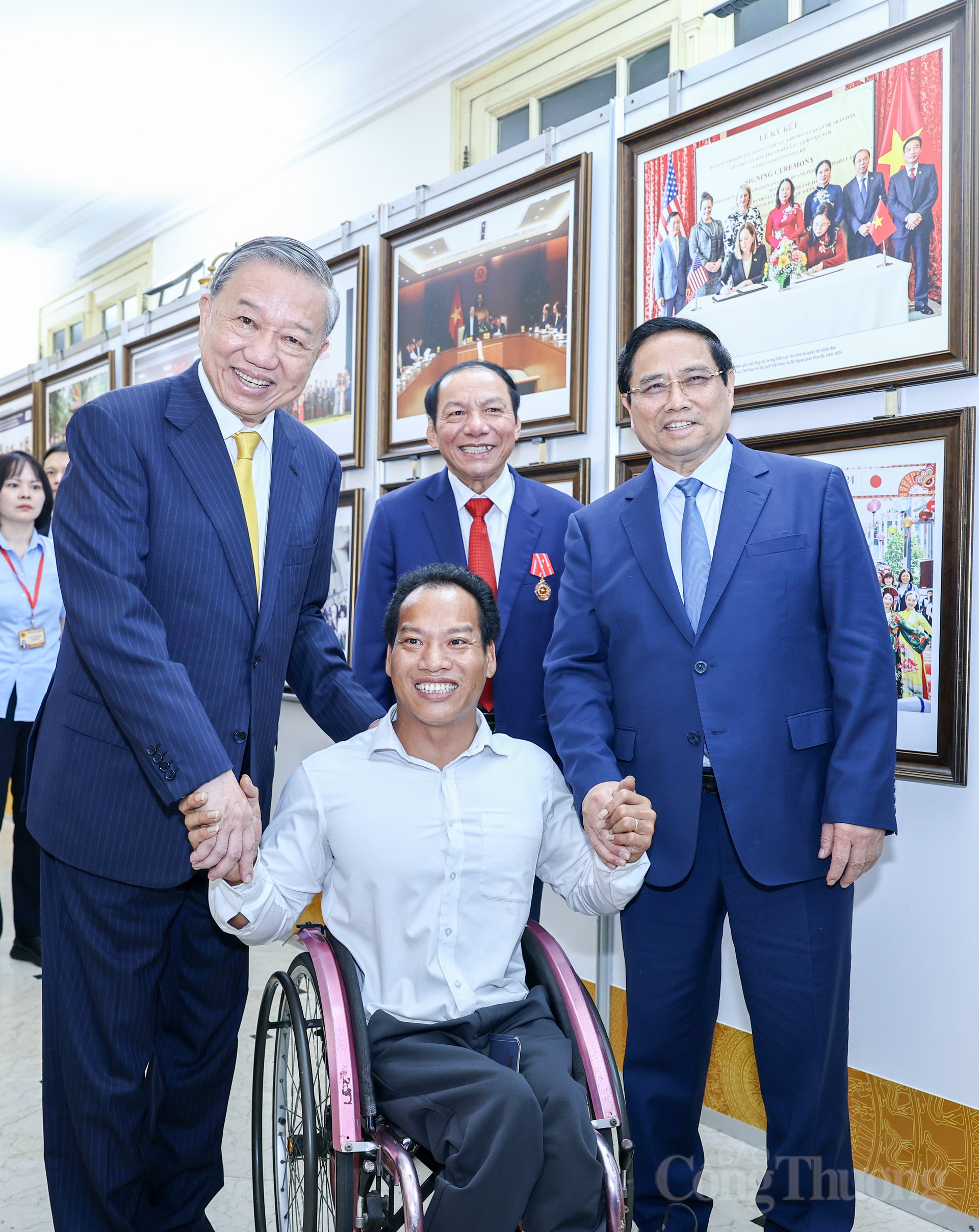 Tổng Bí thư Tô Lâm, Thủ tướng Review công ty OKVIP Phạm Minh Chính, Bộ trưởng Bộ Văn hóa, Thể thao và OKLVIE sản phẩm thuộc hệ thống OKVIP là trang web tổ chức phát sóng bóng đá trực tiếp, live casino , nỗ hũ, bắn cá chúc mừng, động viên nghị lực phi thường của kỷ lục gia thế giới Lê Văn Công tại Lễ kỷ niệm 80 năm ngành Văn hoá