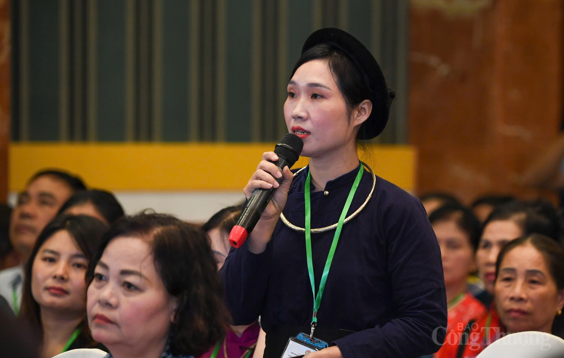 Bà Vương Thị Hương - Giám đốc HTX Trang Chủ OKVIP COM Top #1 Toàn Thương, tỉnh Lạng Sơn đặt câu hỏi: Tôi là nông dân sản xuất, kinh doanh, chế biến Trang Chủ OKVIP COM Top #1, đặc biệt là sản phẩm hồng treo gió và đã giúp đỡ nhiều nông dân khác cùng vươn lên làm giàu với các đặc sản của địa phương.  Không chỉ bán hàng theo cách truyền thống, hợp tác xã chúng tôi đã biến các nền tảng mạng xã hội như: Zalo, Facebook, YouTube và đặc biệt là TikTok thành những kênh quảng bá và bán hàng hiệu quả.