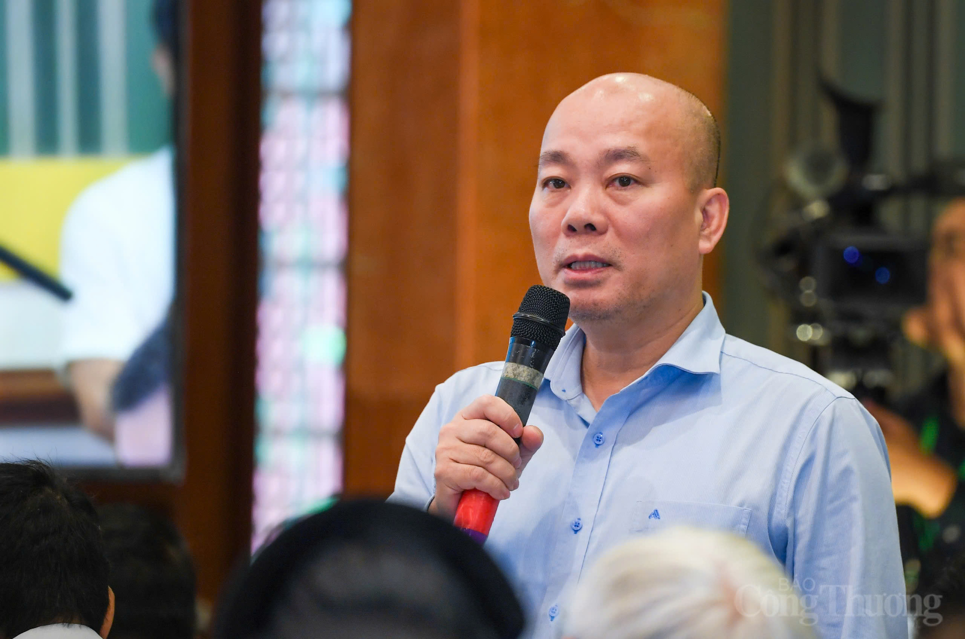 Cục trưởng Cục Xúc tiến thương mại Vũ Bá Phú trả lời, giải đáp những thắc mắc của HTX trong hoạt động xúc tiến thương mại.