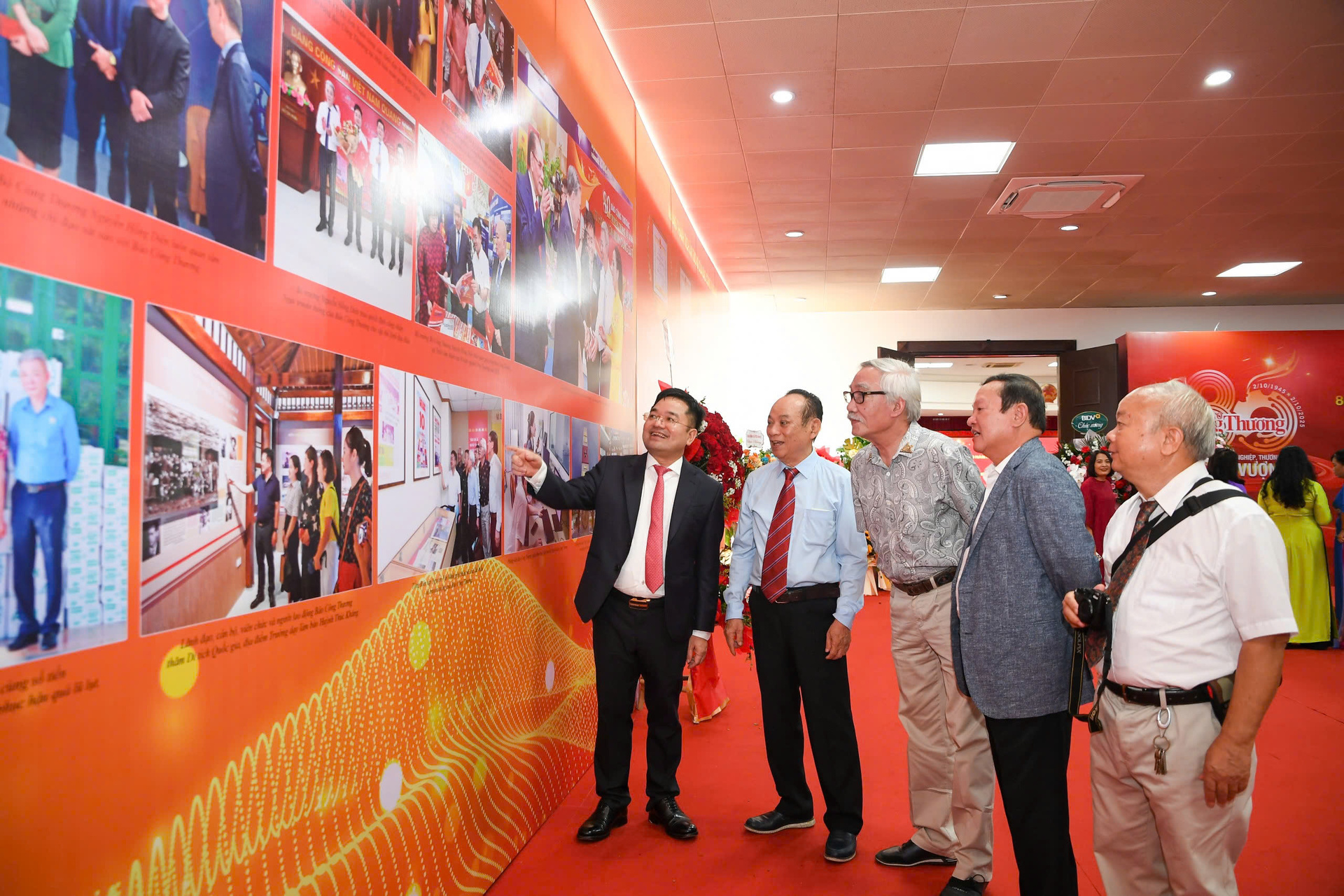 Nguyên lãnh đạo Liên Minh OK VIP Giải Trí Cá Cược World Cup 2026 các thời kỳ tham dự sự kiện.