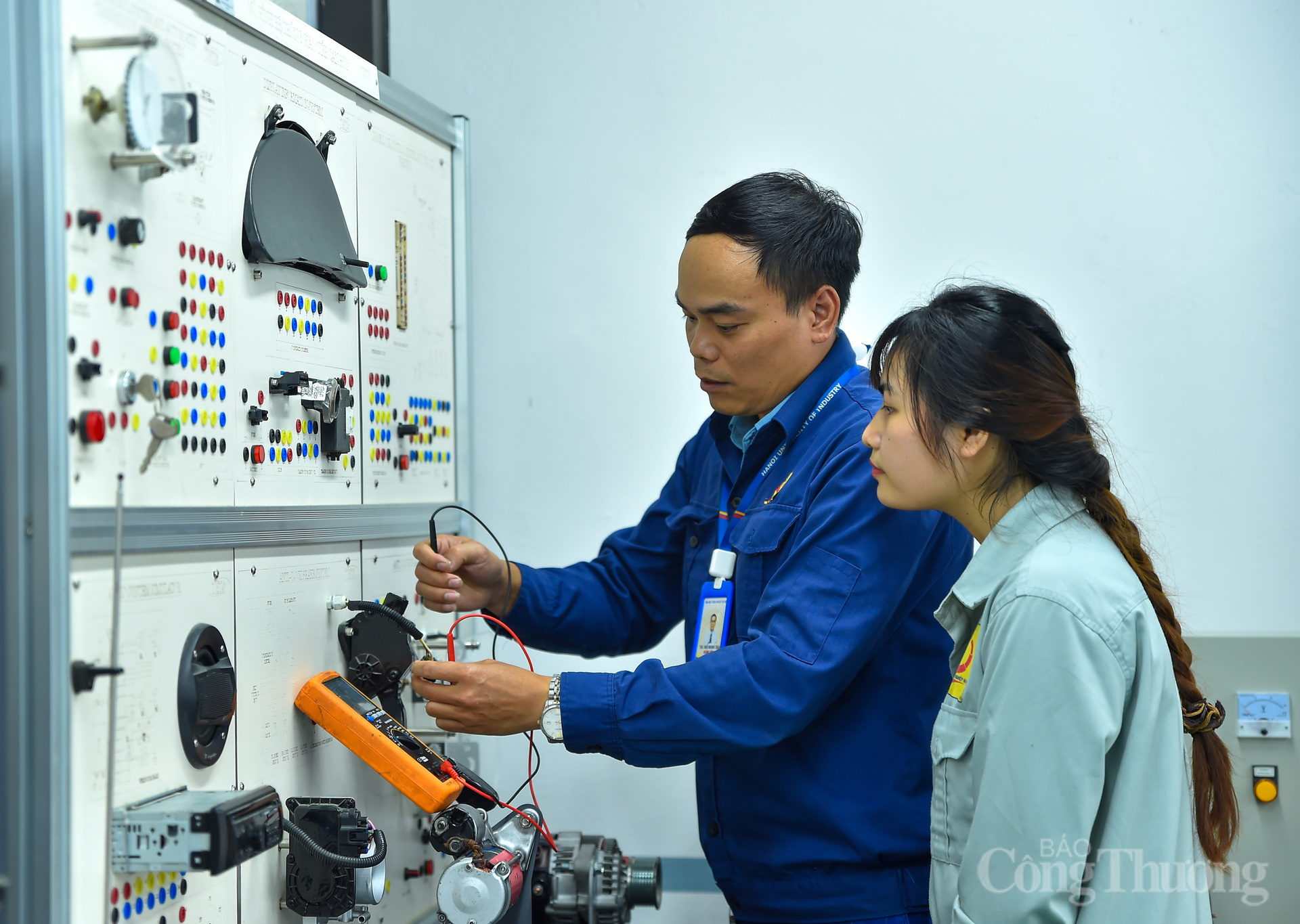 Nữ sinh viên Trịnh Thu Hương: Vươn tới ước mơ trở thành 'bác sĩ' xe hơi - 5