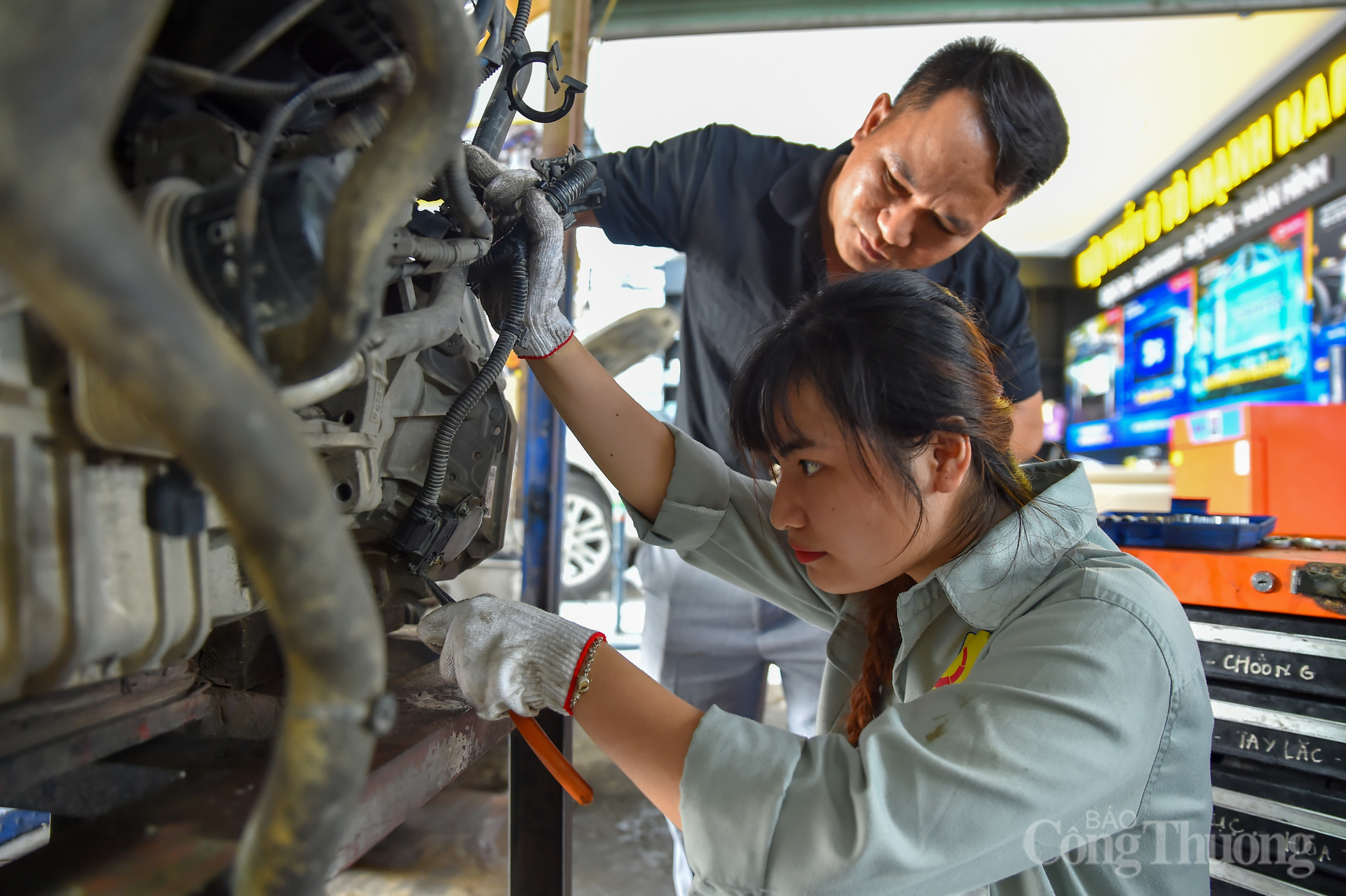 Nữ sinh viên Trịnh Thu Hương: Vươn tới ước mơ trở thành 'bác sĩ' xe hơi - 10