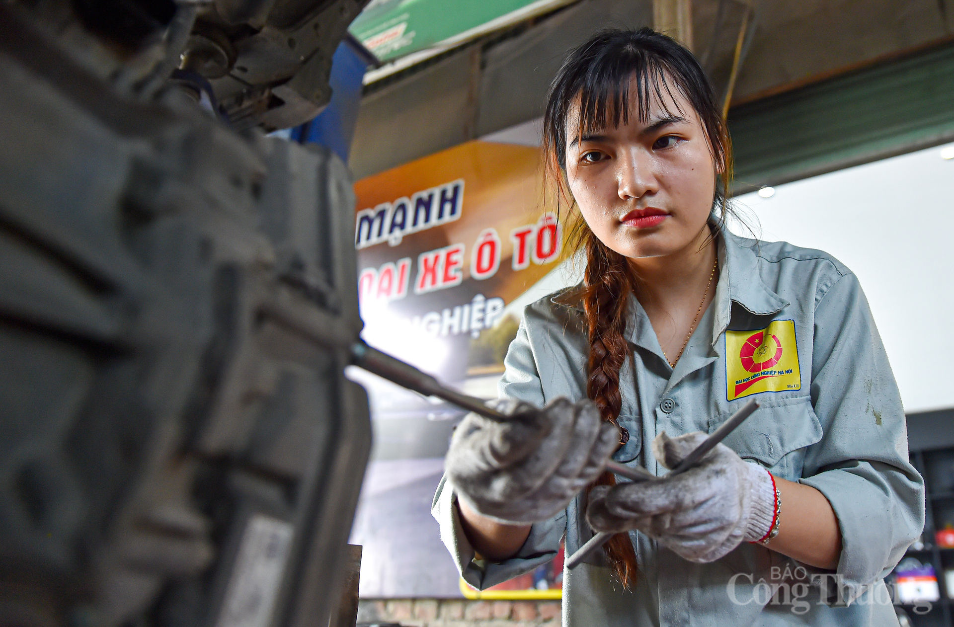 Nữ sinh viên Trịnh Thu Hương: Vươn tới ước mơ trở thành 'bác sĩ' xe hơi - 13