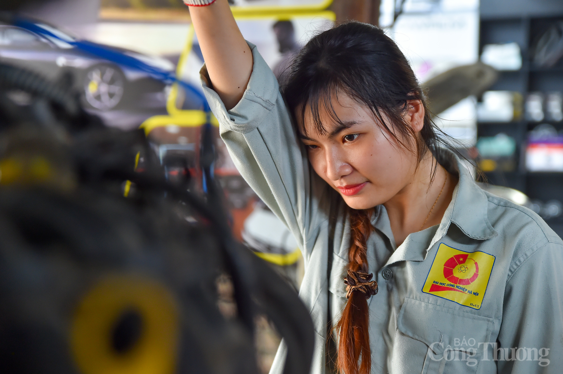 Nữ sinh viên Trịnh Thu Hương: Vươn tới ước mơ trở thành 'bác sĩ' xe hơi - 19