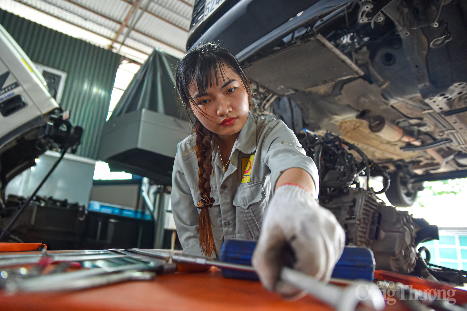 Nữ sinh viên Trịnh Thu Hương: Vươn tới ước mơ trở thành 'bác sĩ' xe hơi - 16