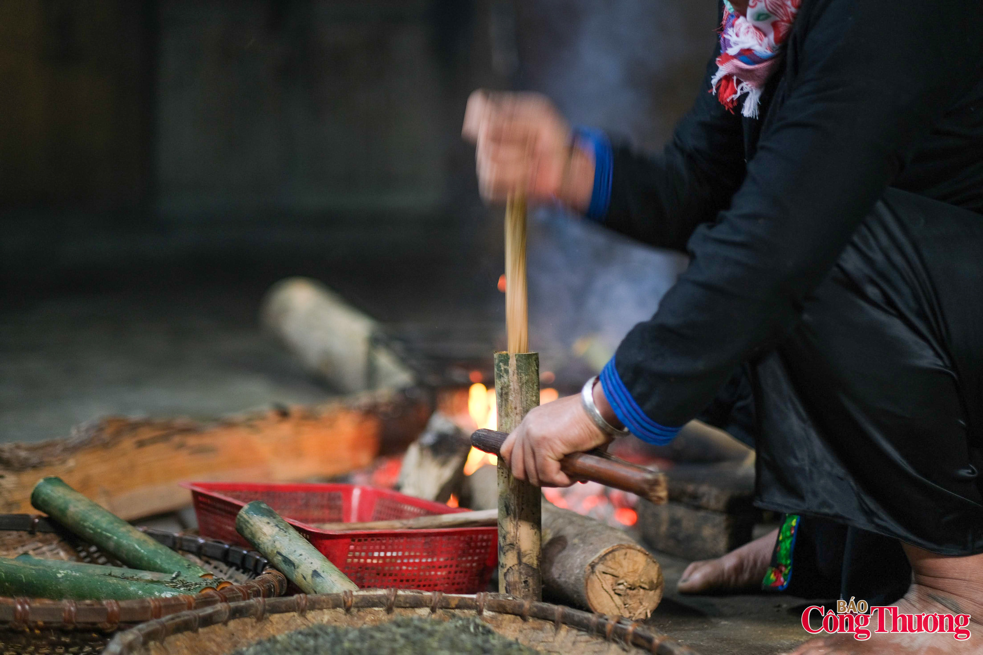Độc đáo chè ống lam gác bếp giúp bà con vùng cao Lào Cai thoát nghèo - 11