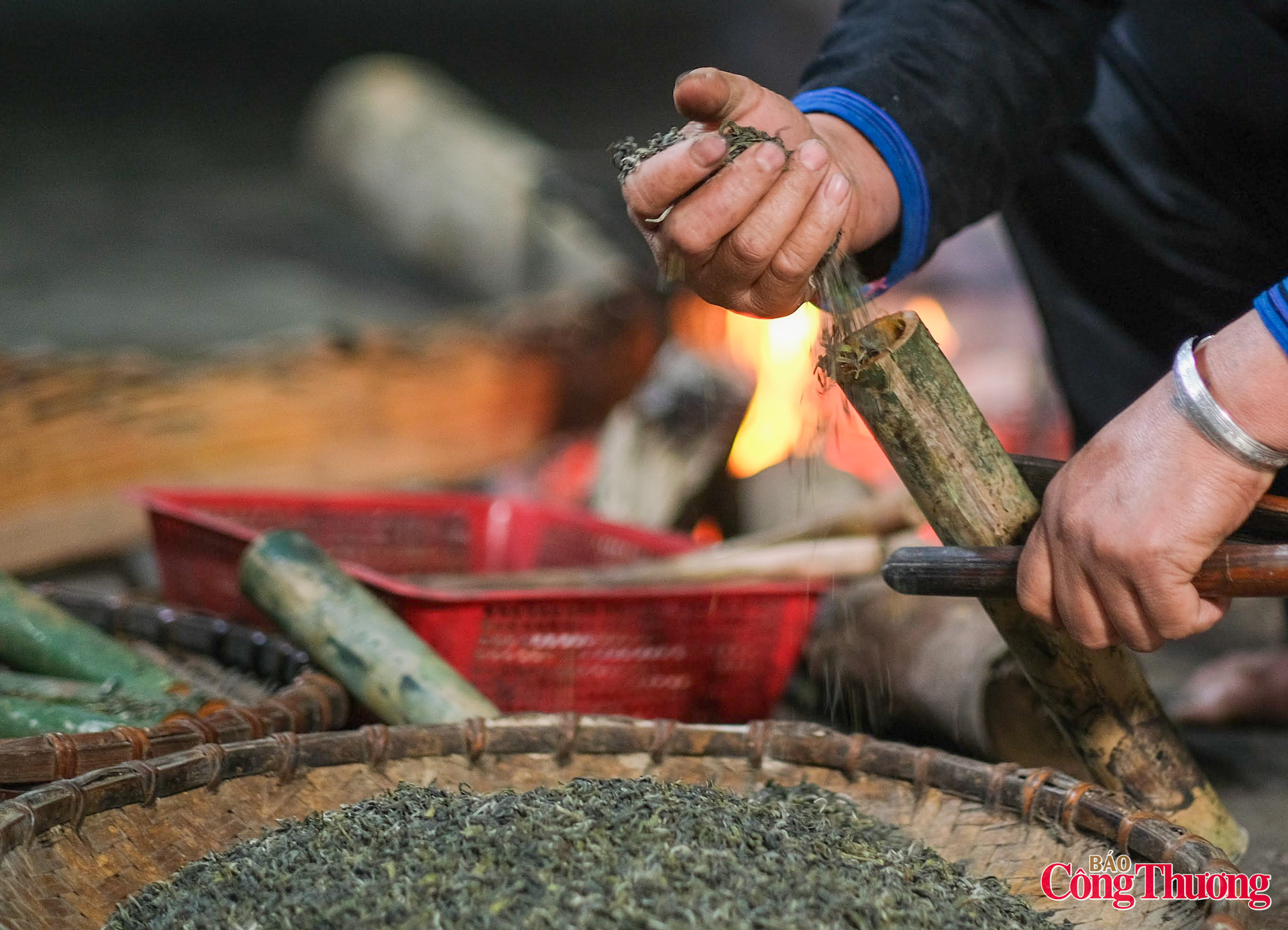 Độc đáo chè ống lam gác bếp giúp bà con vùng cao Lào Cai thoát nghèo - 10