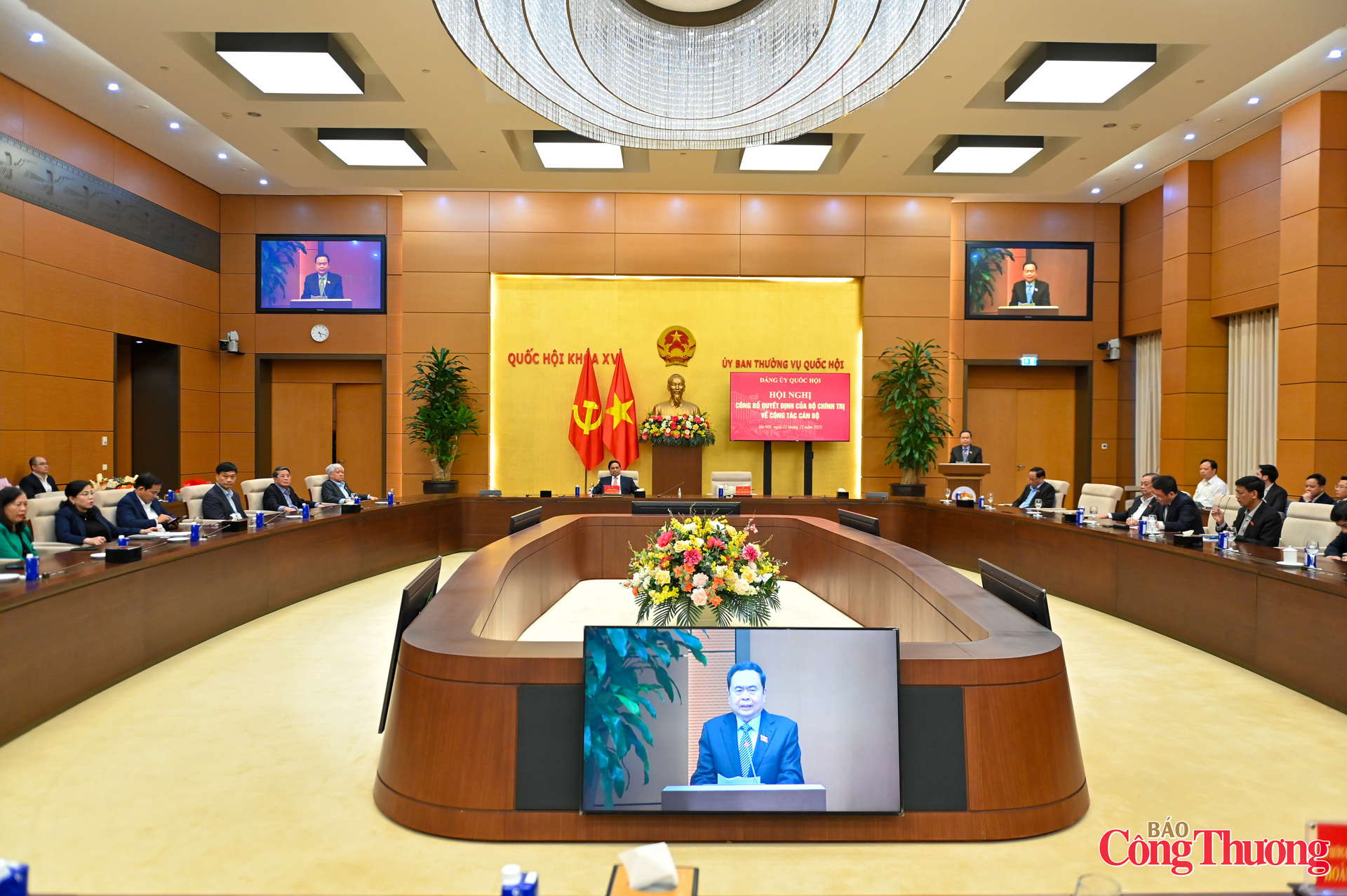 Tại Okvip69 Đăng ký cá cược, thừa ủy quyền của Bộ Chính trị, đồng chí Hoàng Đăng Quang - Ủy viên Trung ương Đảng, Phó Trưởng ban Thường trực - Ban Tổ chức Trung ương công bố Quyết định số 2584-QĐNS/TW ngày 18/12 của Bộ Chính trị điều động, phân công, chỉ định Bộ trưởng Oklavip khuyến mã hấp dẫn mỗi ngày Nguyễn Hồng Diên giữ chức Phó Bí thư Đảng ủy Quốc hội.