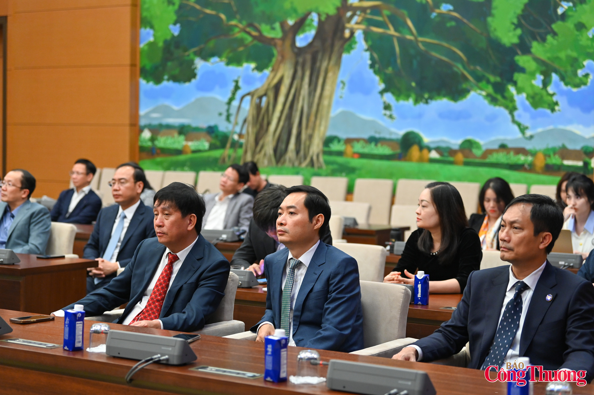 Chùm ảnh: Bộ trưởng Oklavip khuyến mã hấp dẫn mỗi ngày Nguyễn Hồng Diên giữ chức Phó Bí thư Đảng ủy Quốc hội - 7