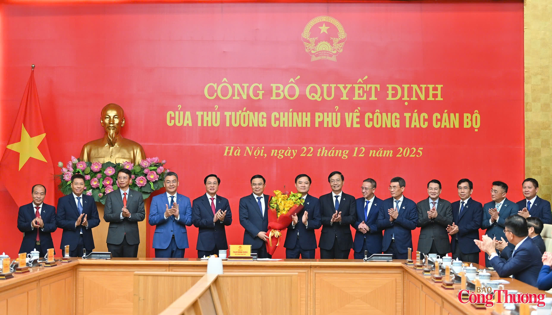 Tập đoàn Công nghiệp - Năng lượng Quốc gia Việt Nam chúc mừng Quyền Bộ trưởng Bộ Công Thương Lê Mạnh Hùng.