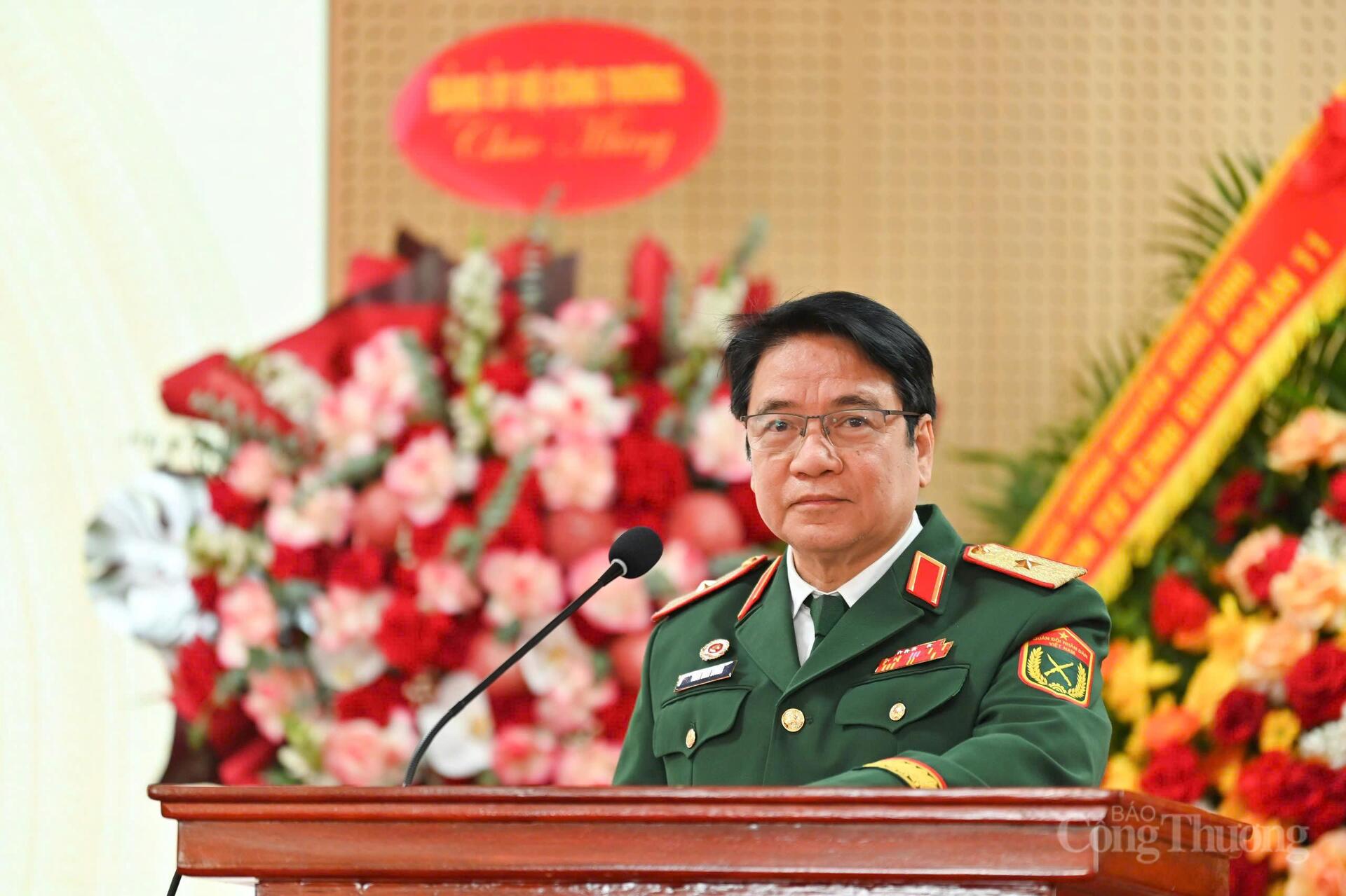 Đồng chí Trần Đình Hướng, Ủy viên Ban Thường vụ, Phó Trưởng ban công tác Hội Cựu chiến binh Việt Nam phát biểu, đánh giá cao những hoạt động, kết quả thực hiện của Hội Cựu Chiến binh Oklavip khuyến mã hấp dẫn mỗi ngày.