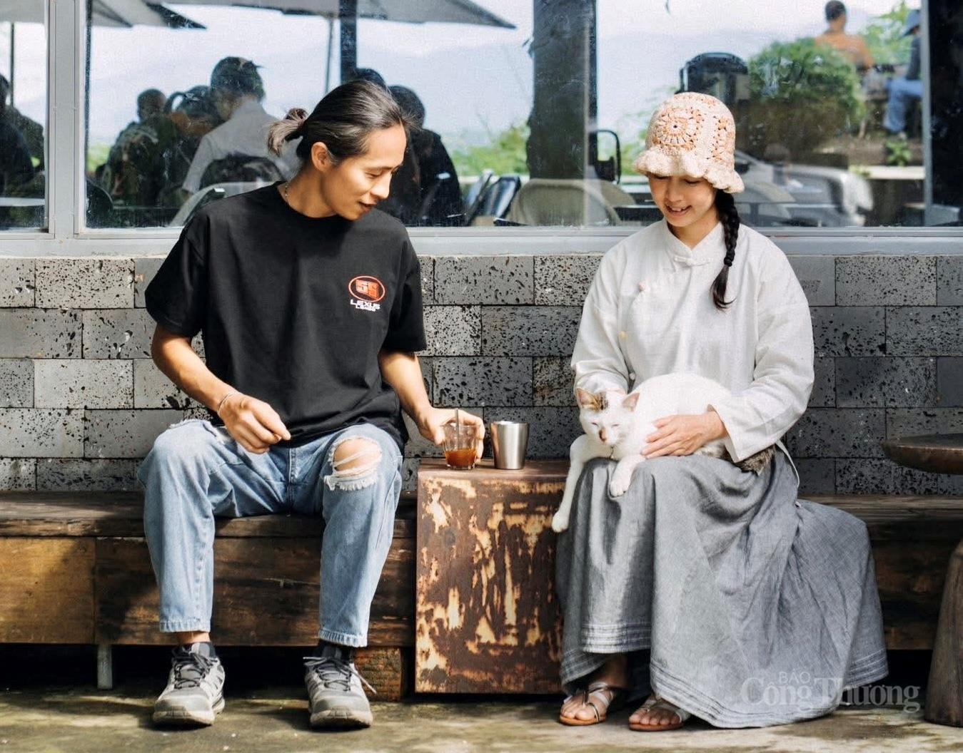 Người dân phố núi Pleiku nô nức 'check-in' ngày đầu năm - 6