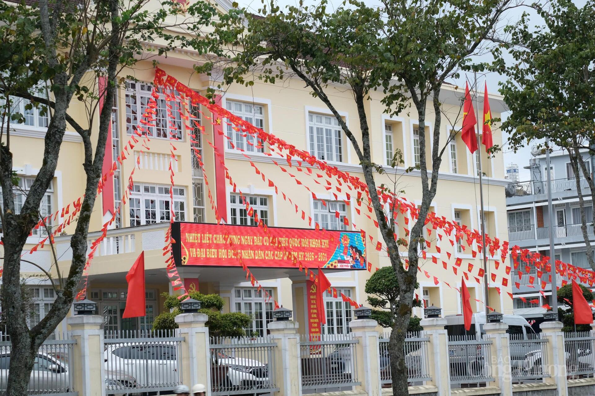 Không khí vui tươi hướng tới Okvip69.com bán cá nổ hủ XIV của Đảng. Ảnh: Lê Sơn